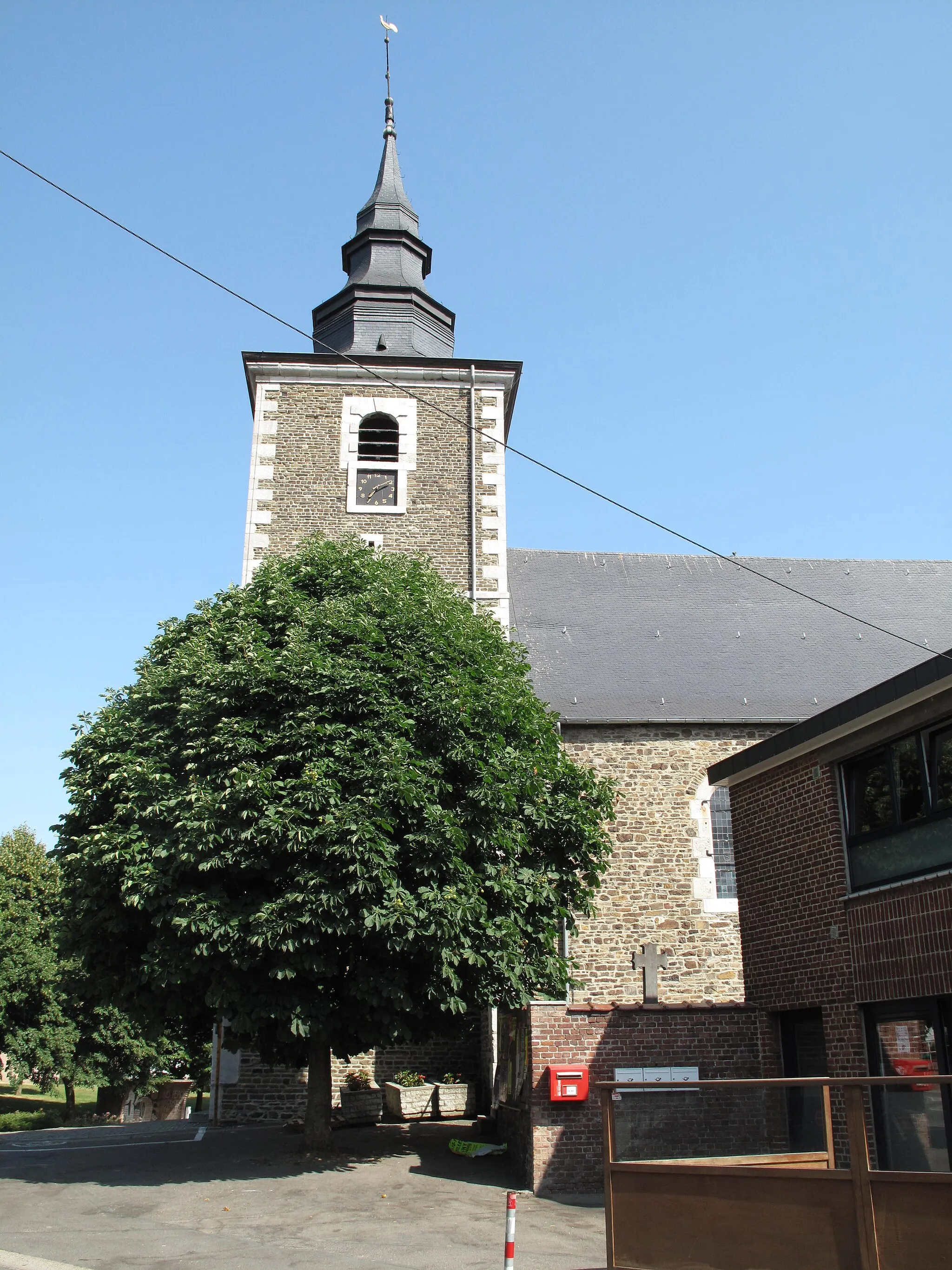 Photo showing: Wandre, church