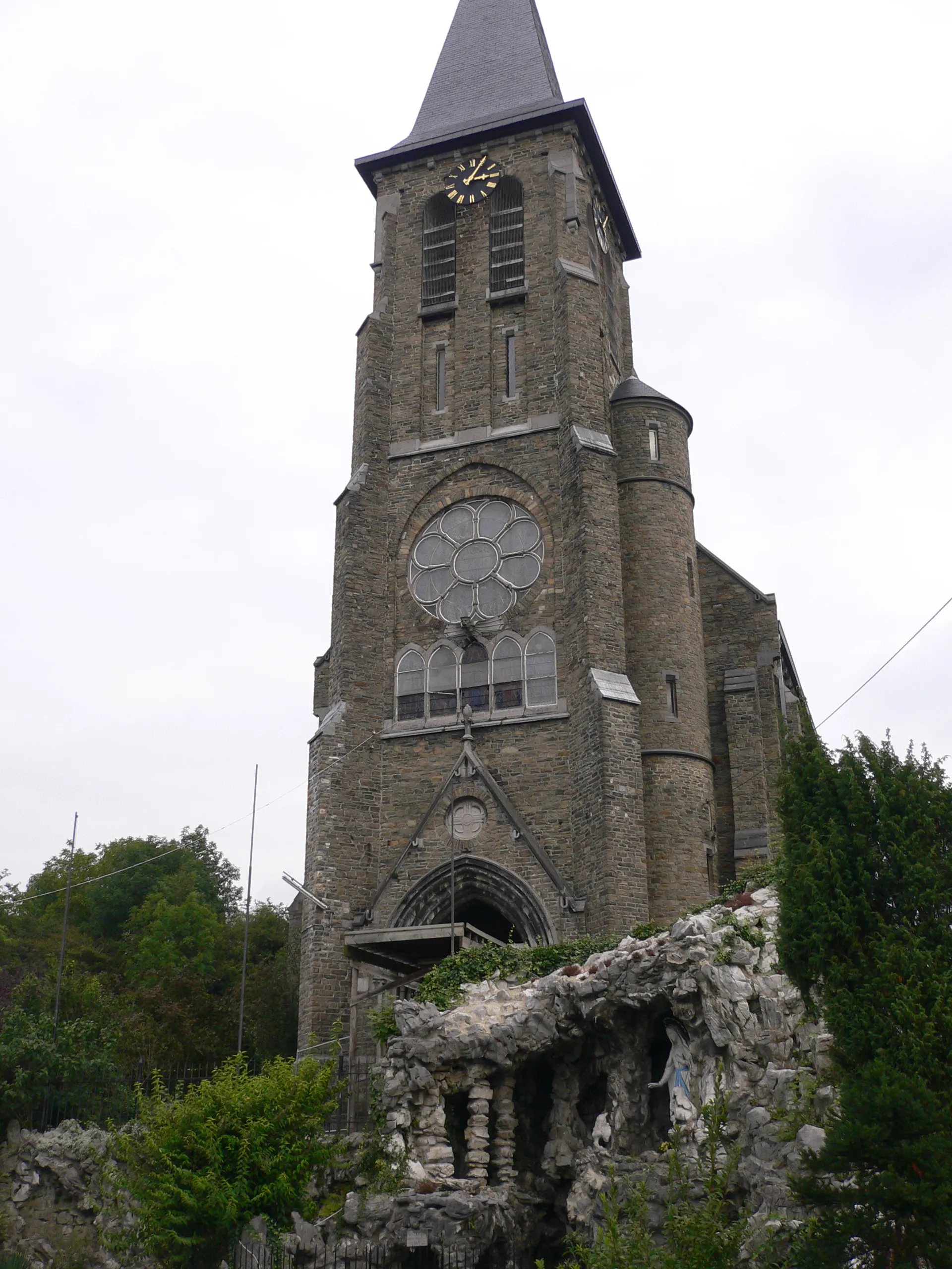 Photo showing: The church of Wegnez, Belgium.