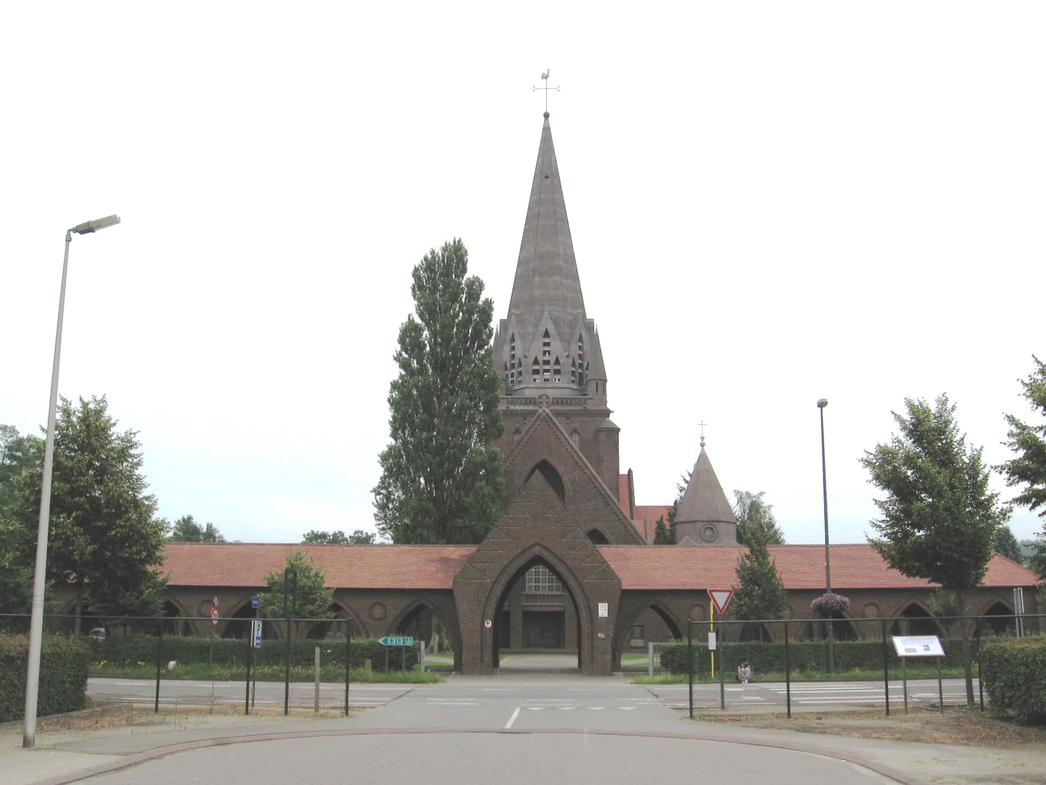 Photo showing: The "mining cathedral" of Saint Theodardus in Beringen-Mijn, Limburg, Belgium