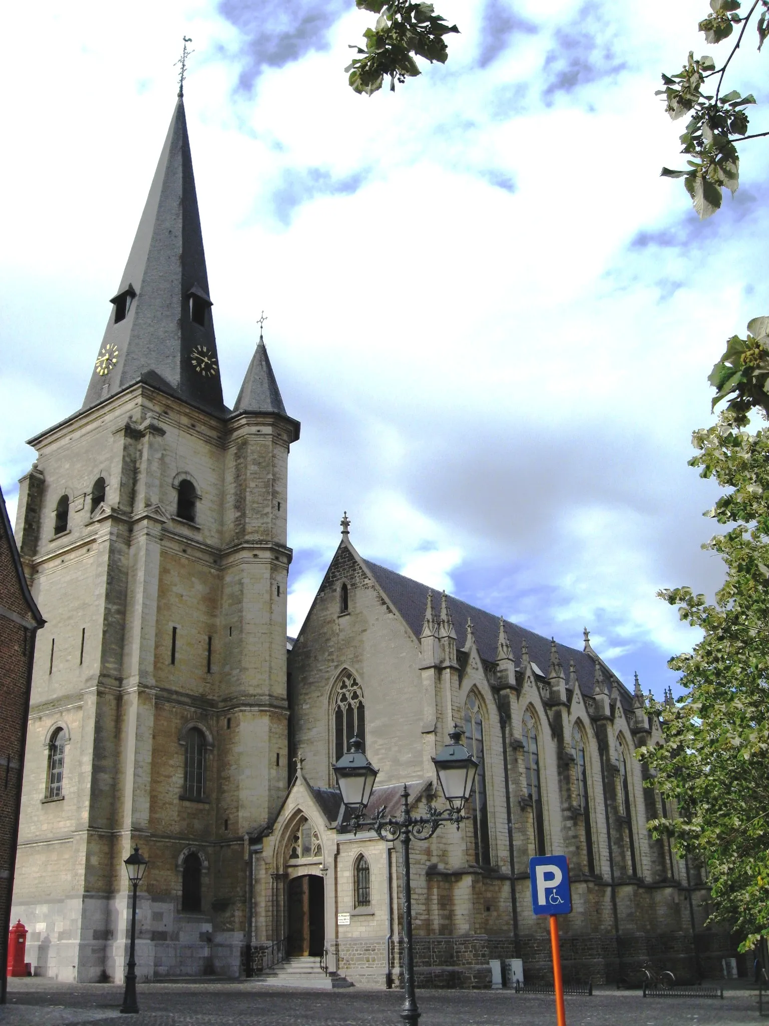 Photo showing: Church of Saint Maurice in Bilzen, Limburg, Belgium