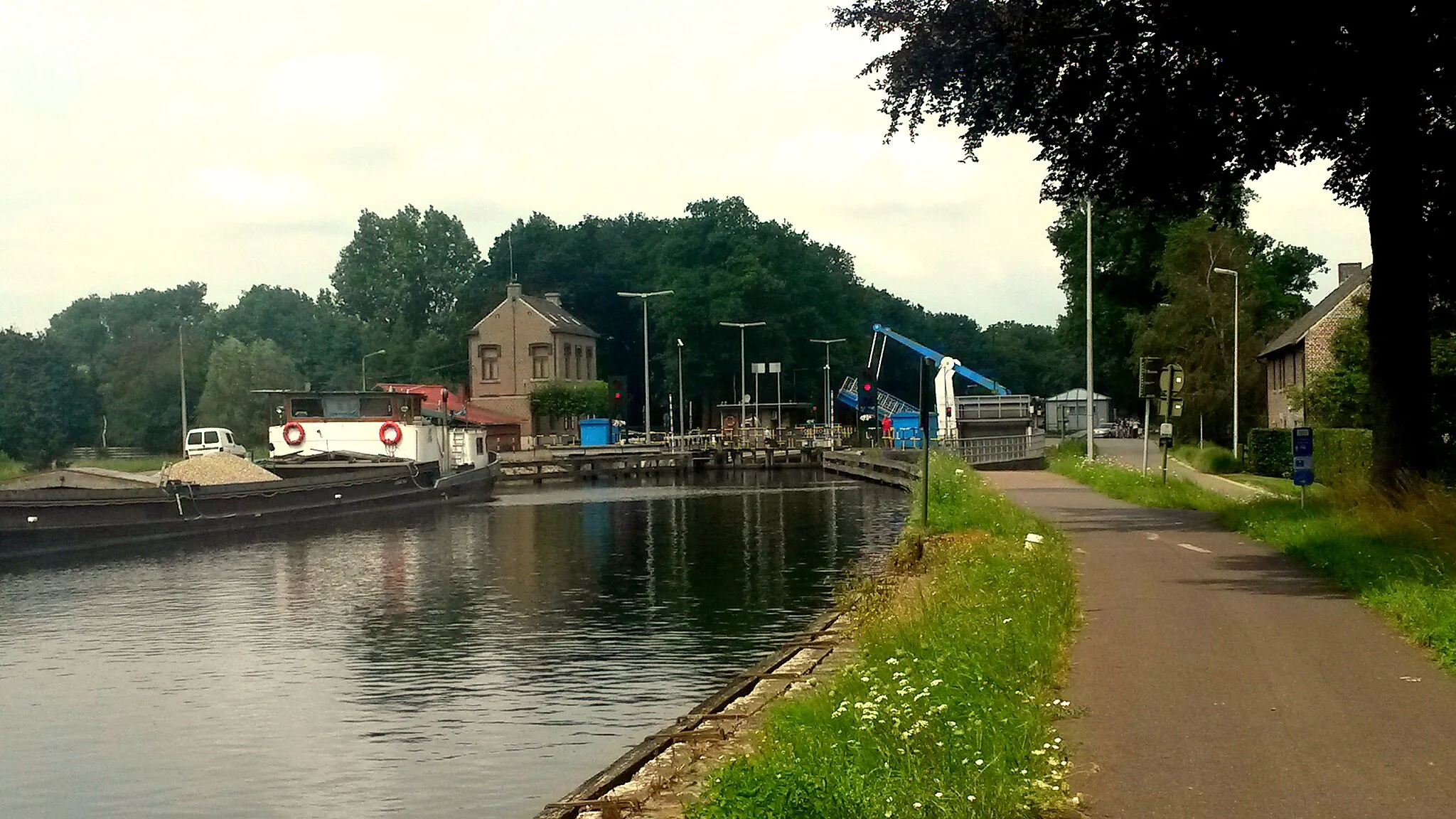 Photo showing: 2014-07-25 Sluis (canal lock) 18 in Zuid-Willemsvaart; Snellewindstraat Bocholt