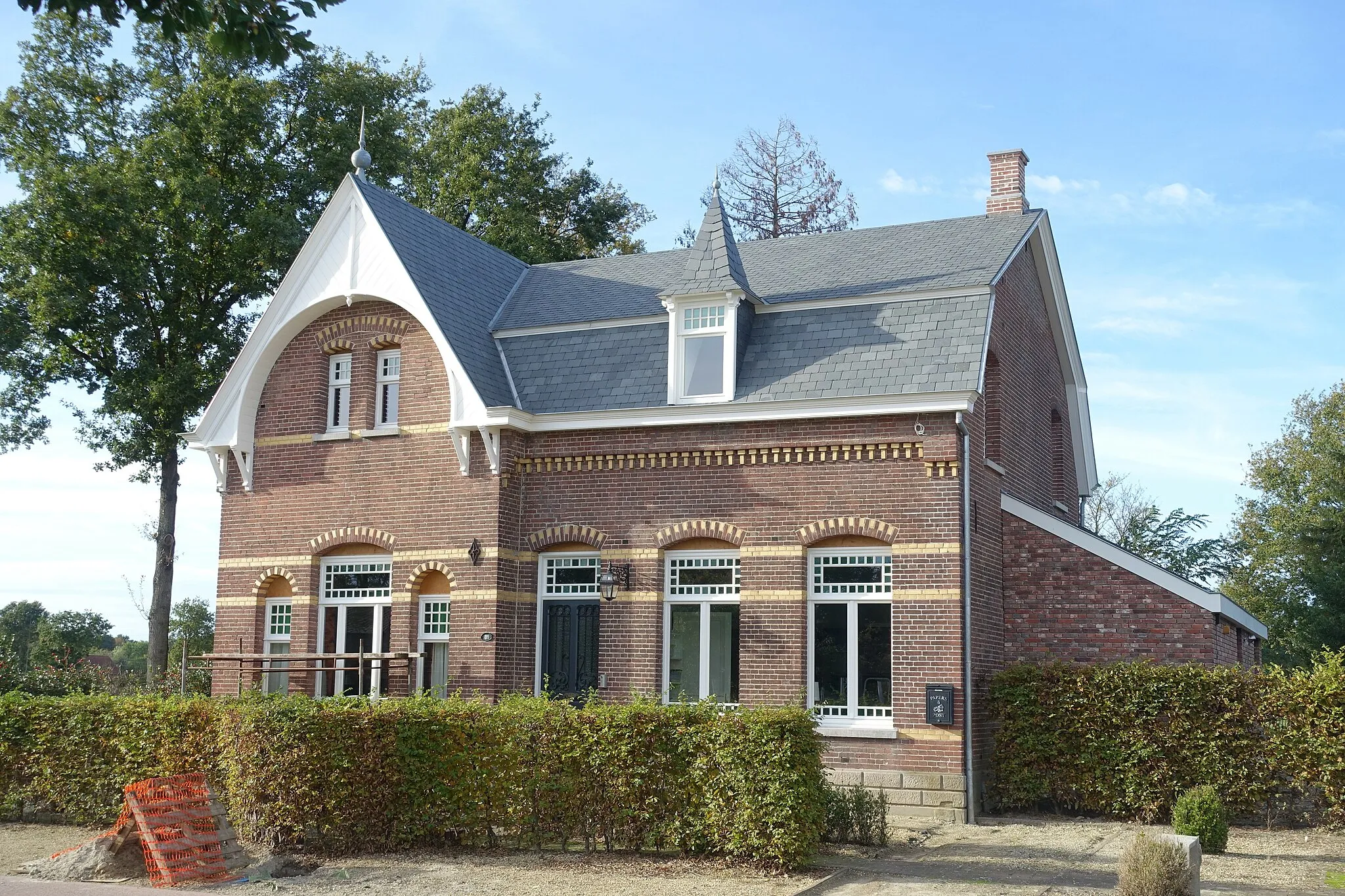 Photo showing: Villa uit 1912 ontworpen door architect Luyten voor cigarier Jacques Geurts bij het vroegere station van Eksel (Hechtel-Eksel).