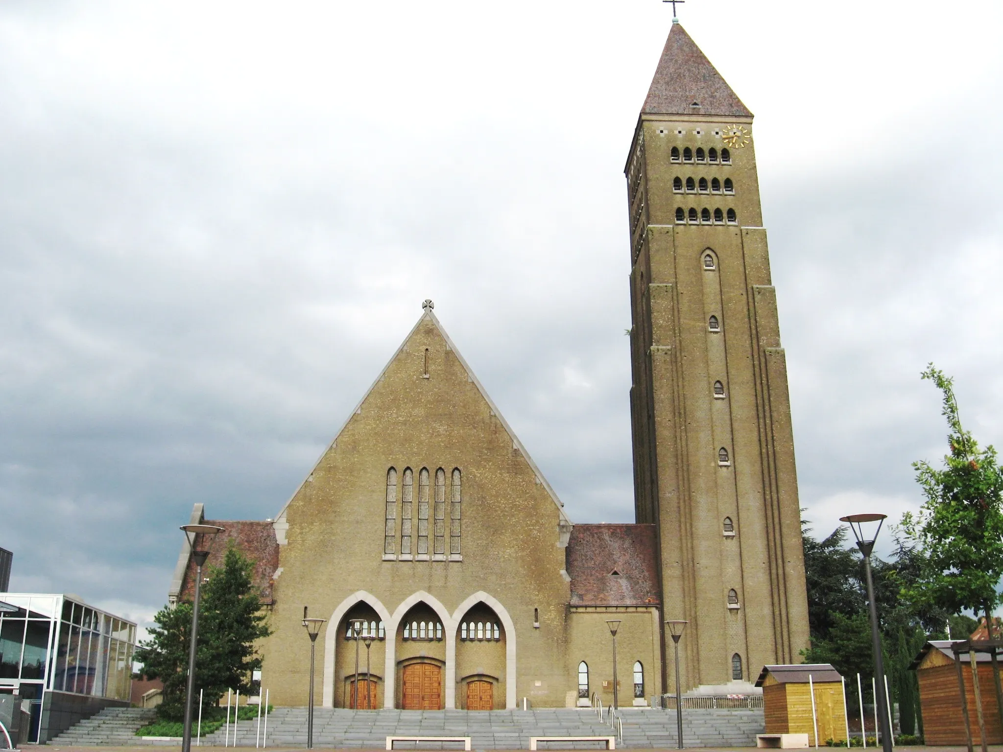Photo showing: Church of Saint Martin in Genk, Limburg, Belgium