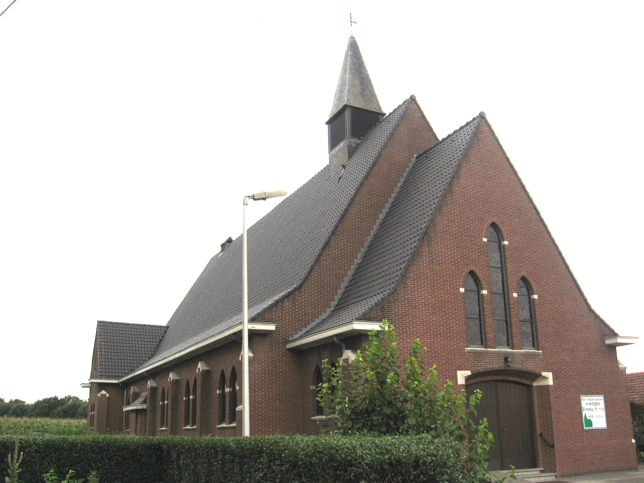 Photo showing: Church of Saint Hubert in Grote-Brogel (Erpekom), Peer, Limburg, Belgium