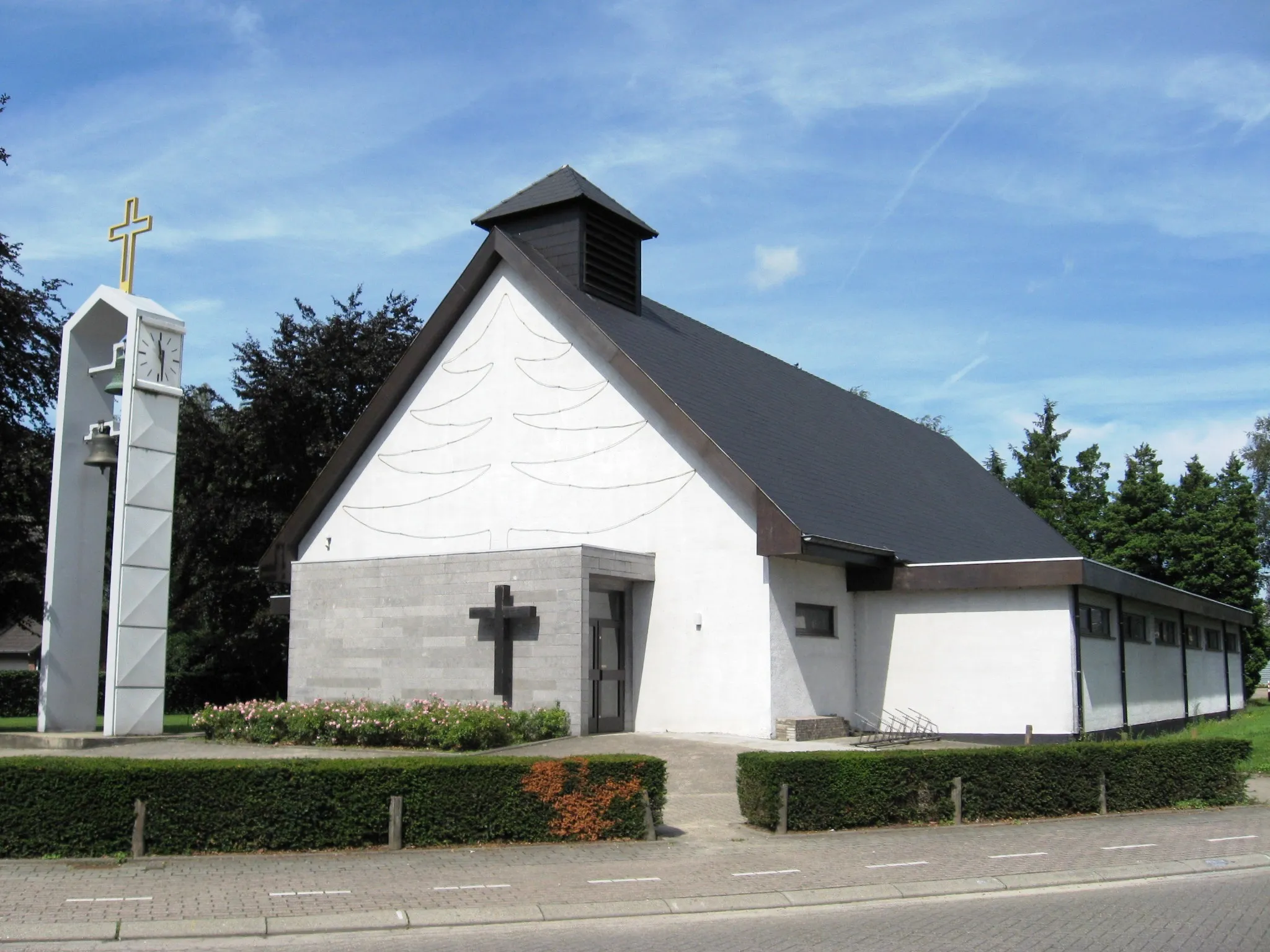 Photo showing: Church of Our Lady of Banneux in Houthalen (Houthalen-Oost), Houthalen-Helchteren, Limburg, Belgium