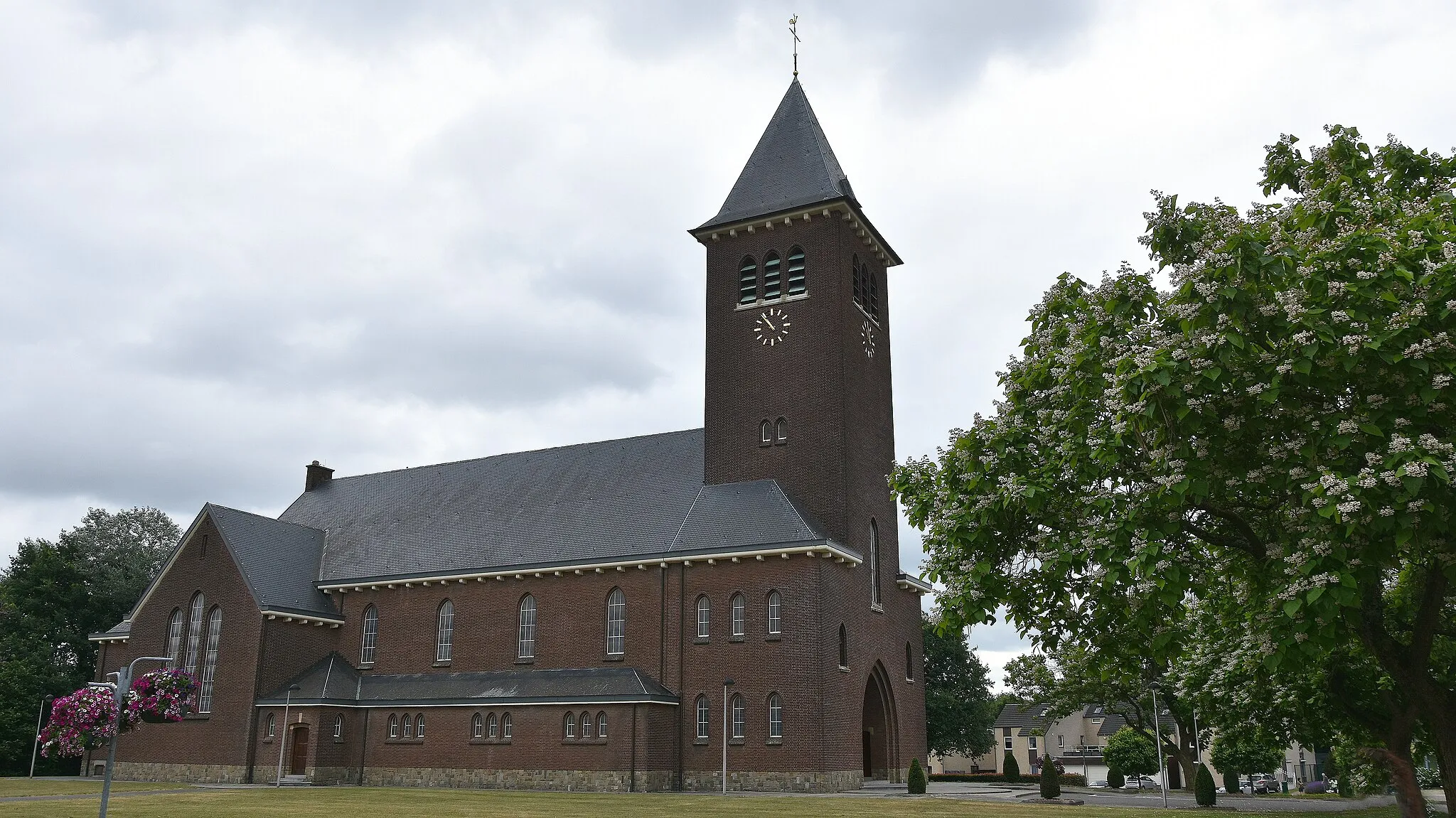 Photo showing: Sint-Pauluskerk Lanklaar 18-06-2018