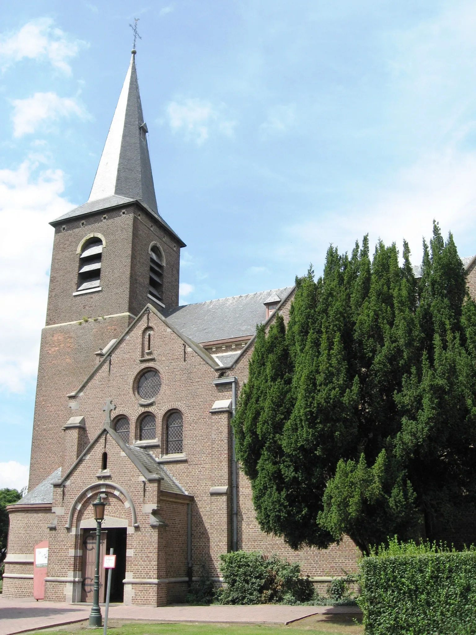 Photo showing: Church of Saint Peter in Nieuwerkerken, Limburg, Belgium