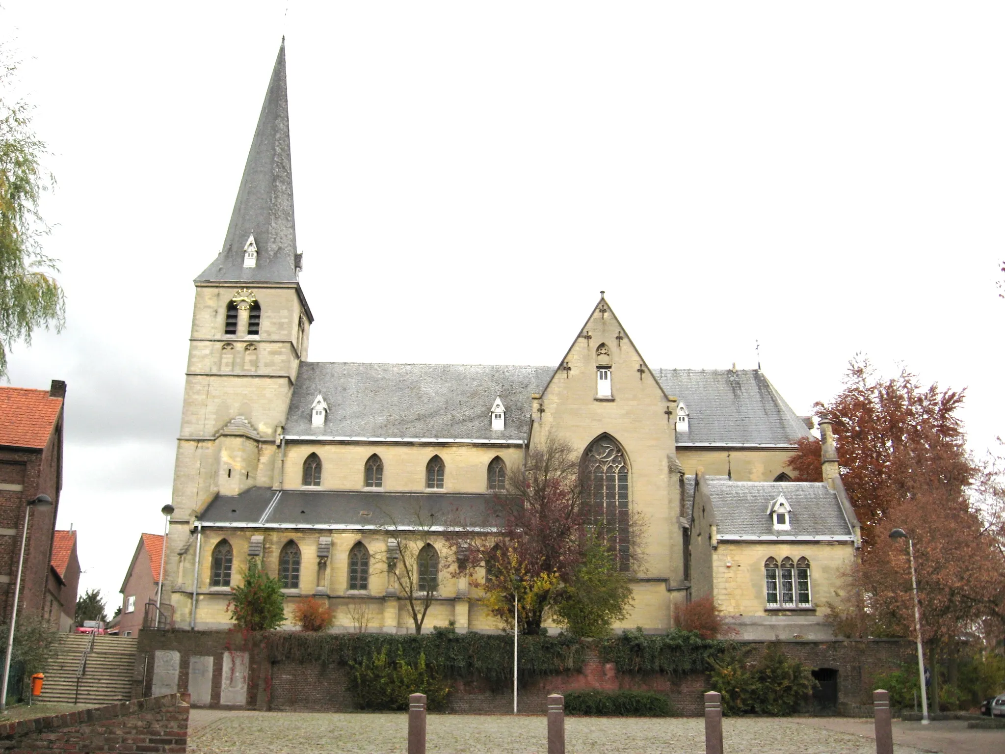 Photo showing: Church of Saint Denis in Opoeteren, Maaseik, Limburg, Belgium