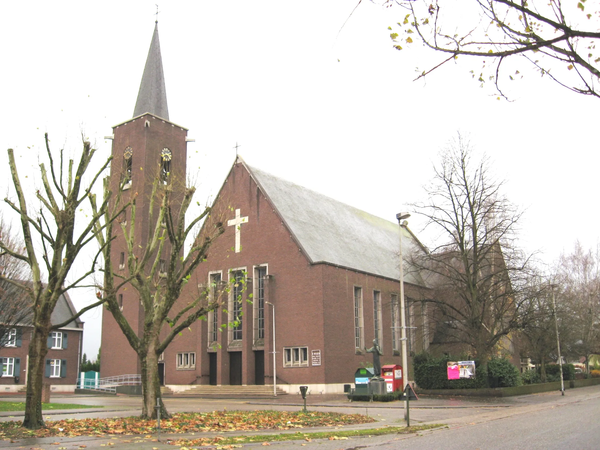 Photo showing: Church of Saint Peter in Rekem, Lanaken, Limburg, Belgium