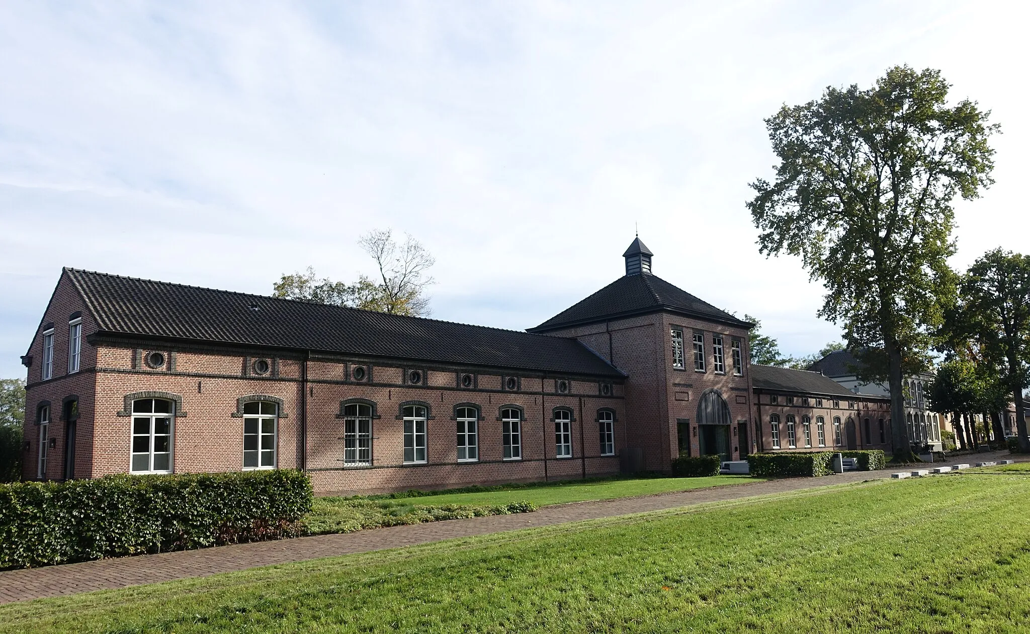Photo showing: Voormalige sigarenfabriek uit de 2de helft van de 19de eeuw in Wijchmaal Peer