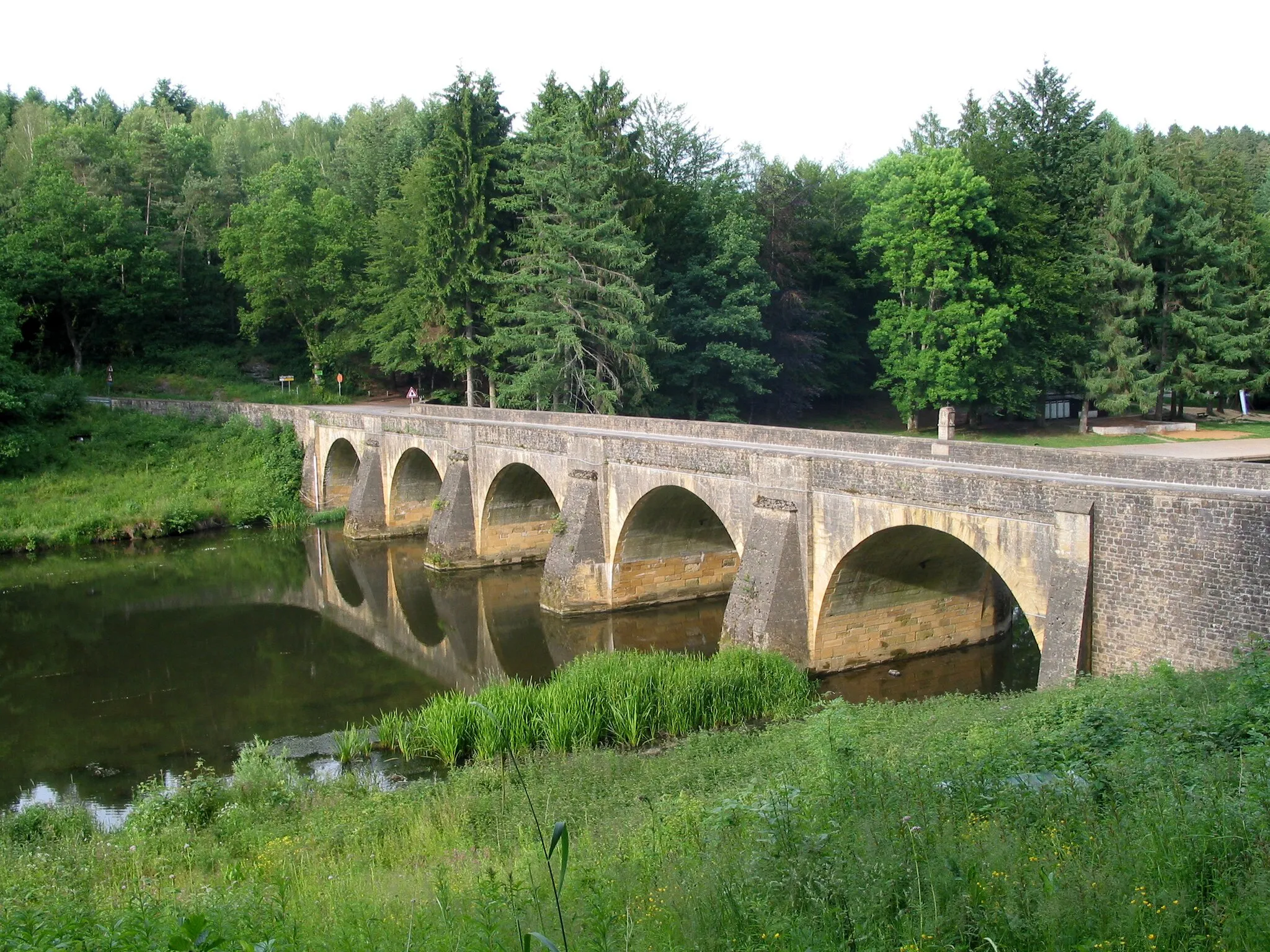 Photo showing: Chiny, Belgium: St. Nicolas bridge on the Semois river.