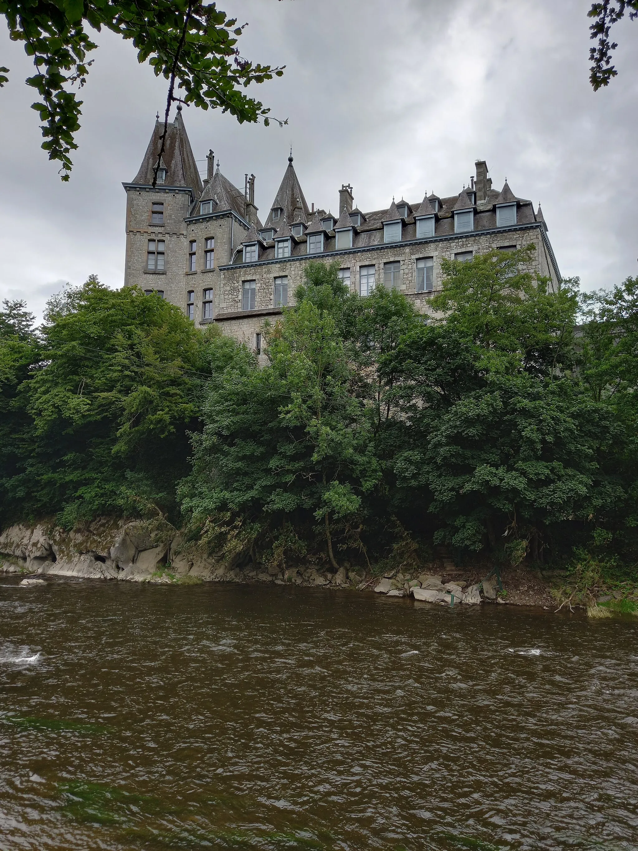 Photo showing: Château de Durbuy met rivier L' Ourthe onderaanzicht