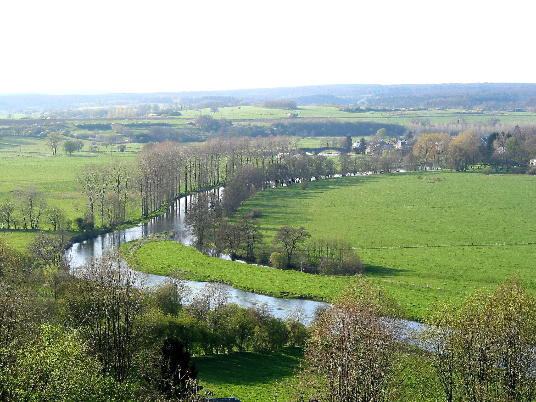 Photo showing: Florenville (Belgium), view on the Semois river valley from the view-point located behind the church (cuesta).