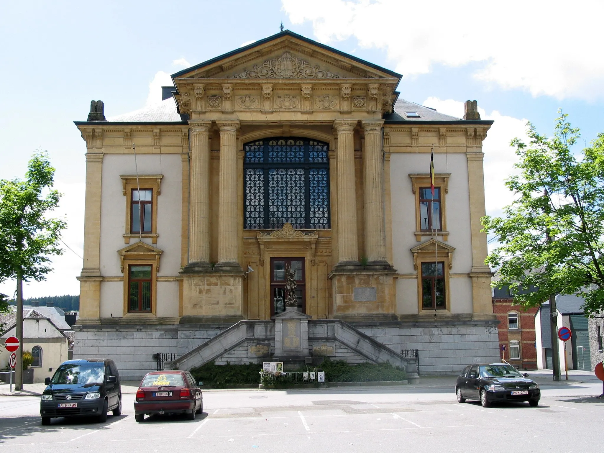 Photo showing: Neufchâteau (Belgium), the Courthouse.