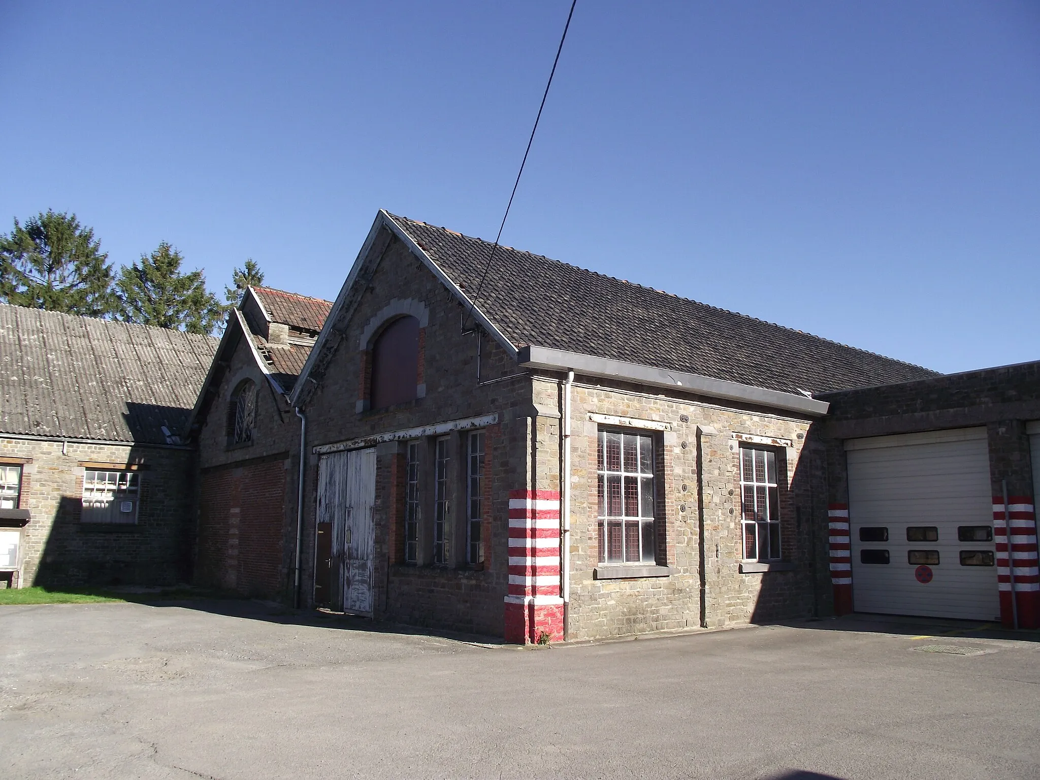 Photo showing: Manhay vicinal station en workplace. This was the center of the Comblain-la-Tour / Melreux