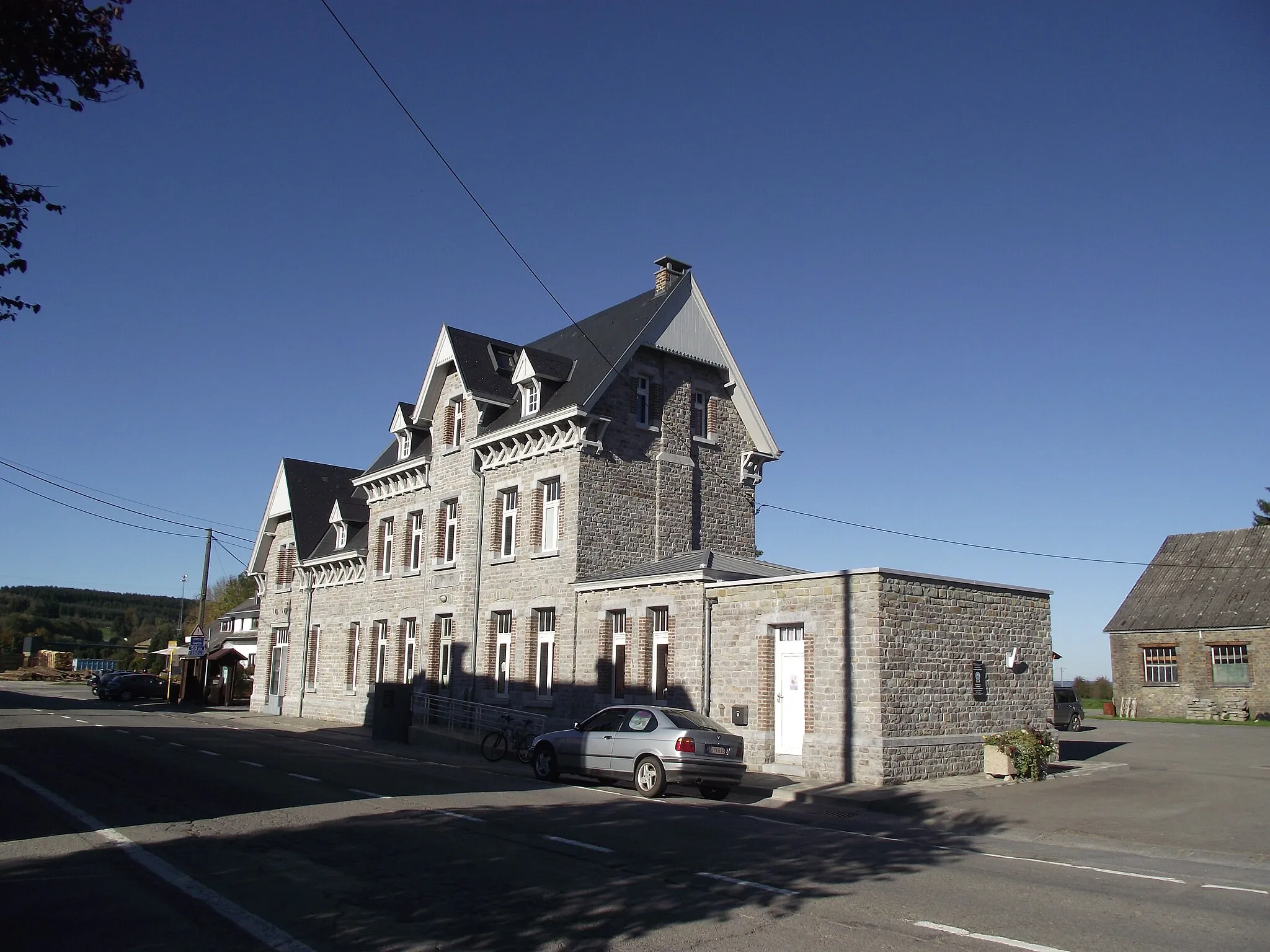 Photo showing: Manhay vicinal station en workplace. This was the center of the Comblain-la-Tour / Melreux