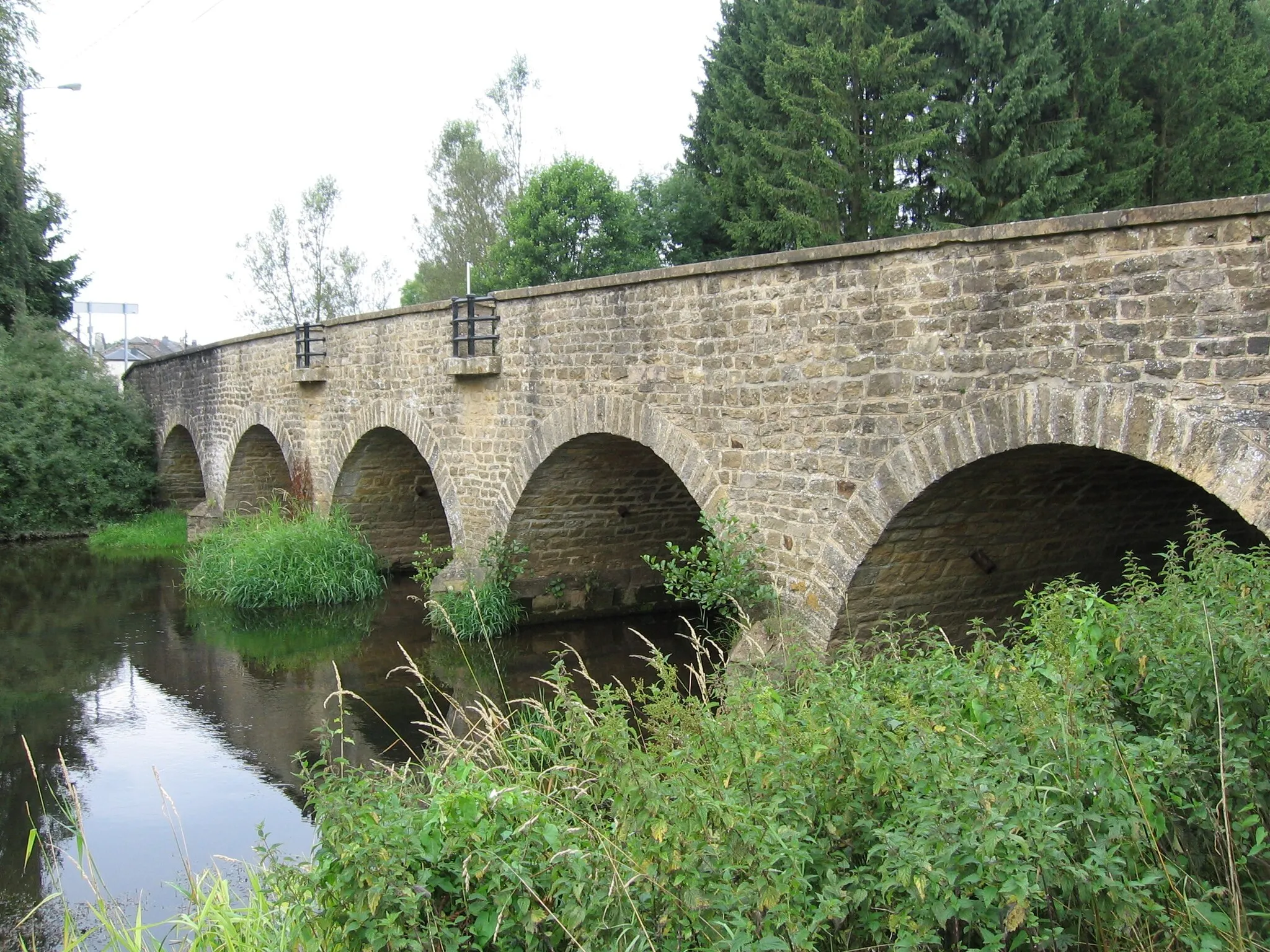 Photo showing: In Rulles (Belgium): the bridge over the Rulles... rue Maurice Grevisse
