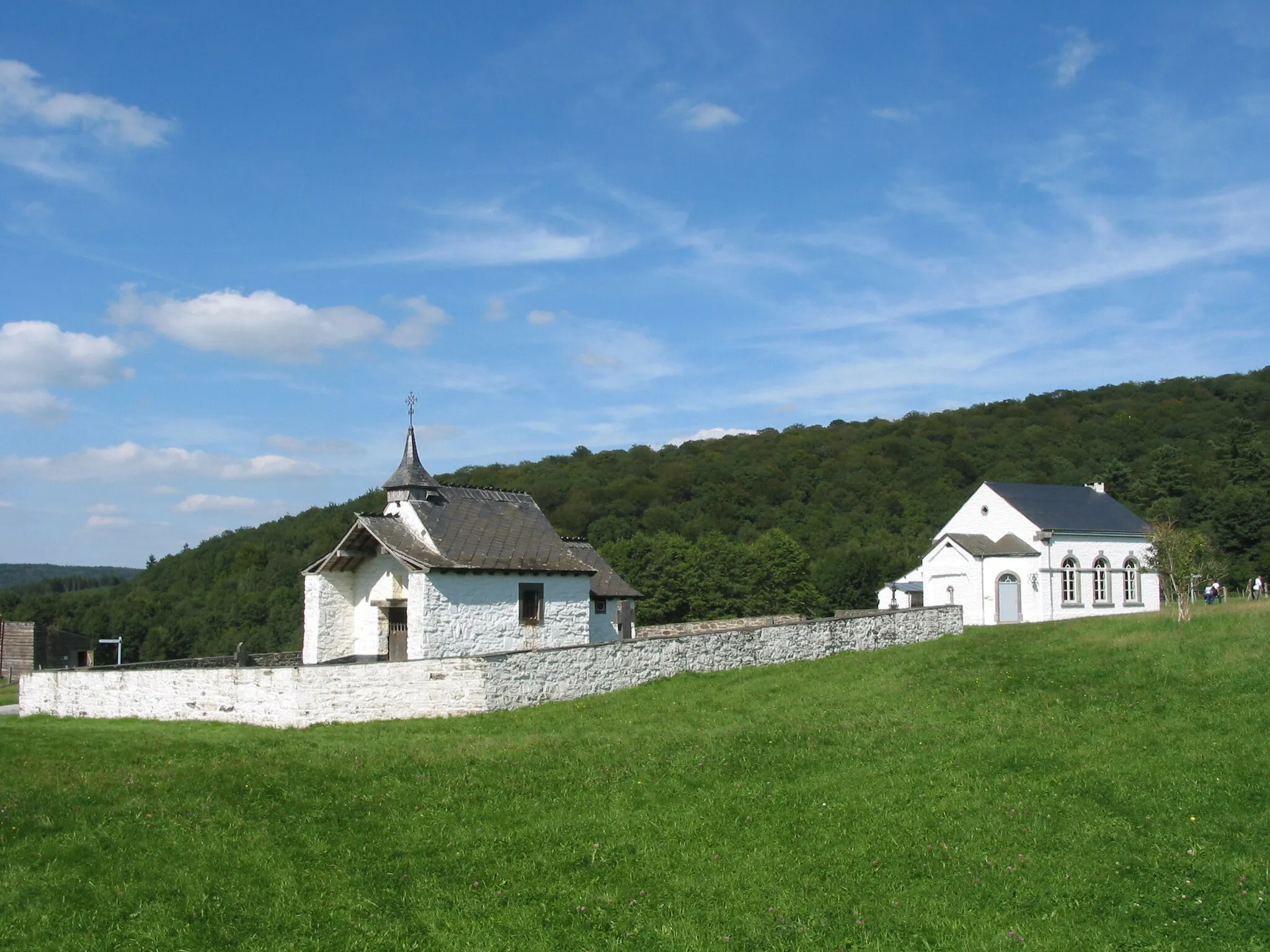 Photo showing: Saint-Hubert (Belgium): St. Michael's Furnace property – Museum of Country Life in Wallonia – Morhet elementary school and Grand-Halleux chapel (18th century) transplanted and reconstituted at this location (1982–1983).