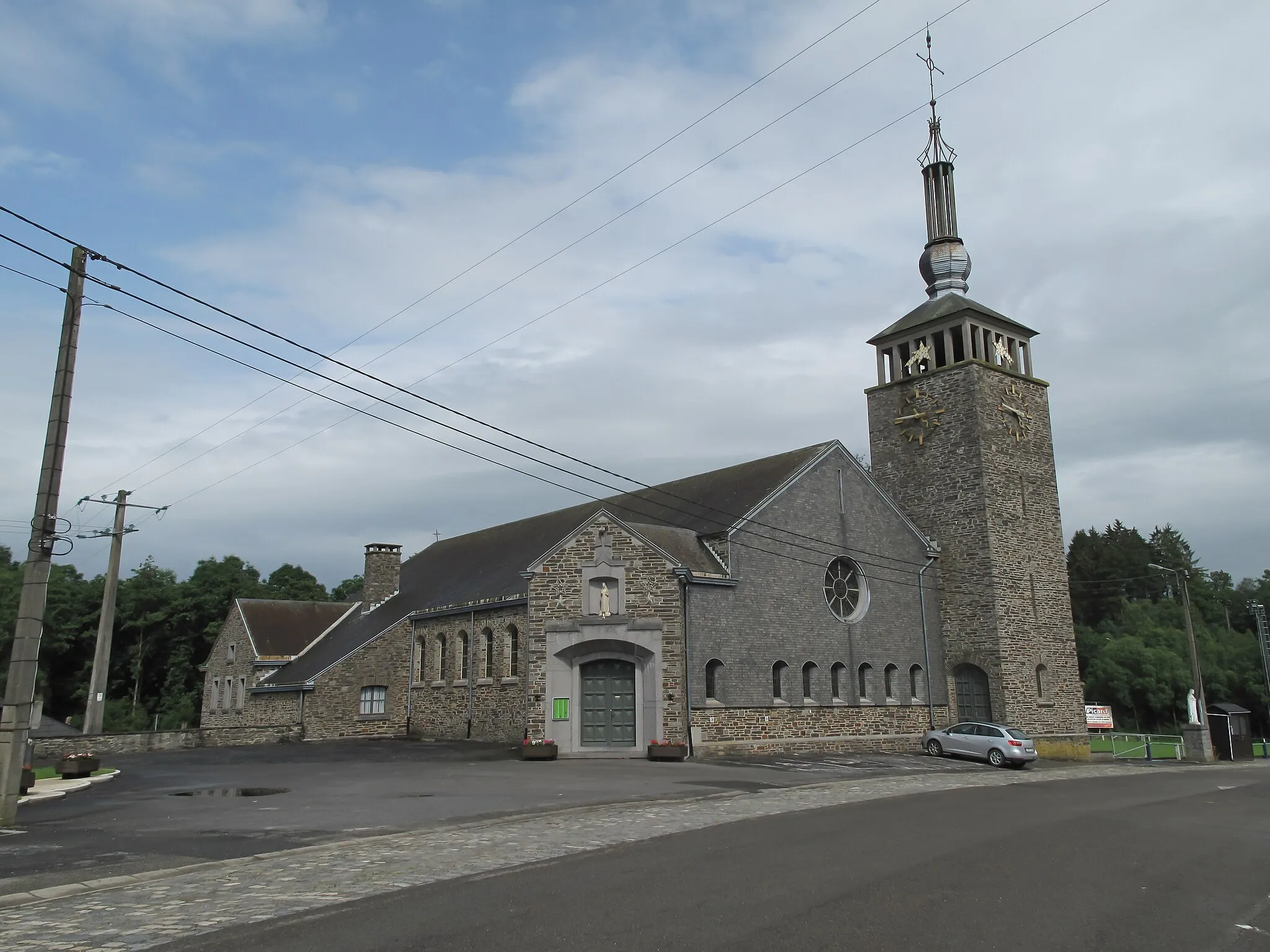 Photo showing: Tenneville, church: église Notre-Dame de Beauraing