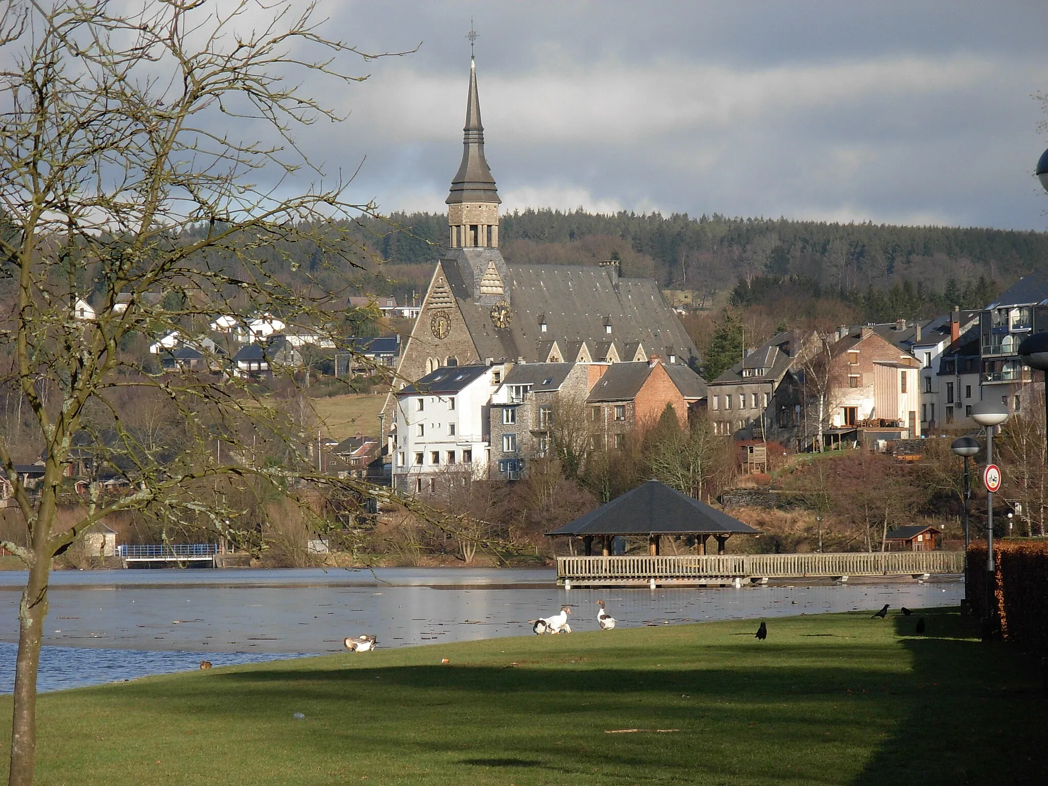 Photo showing: Vielsalm meer en kerk