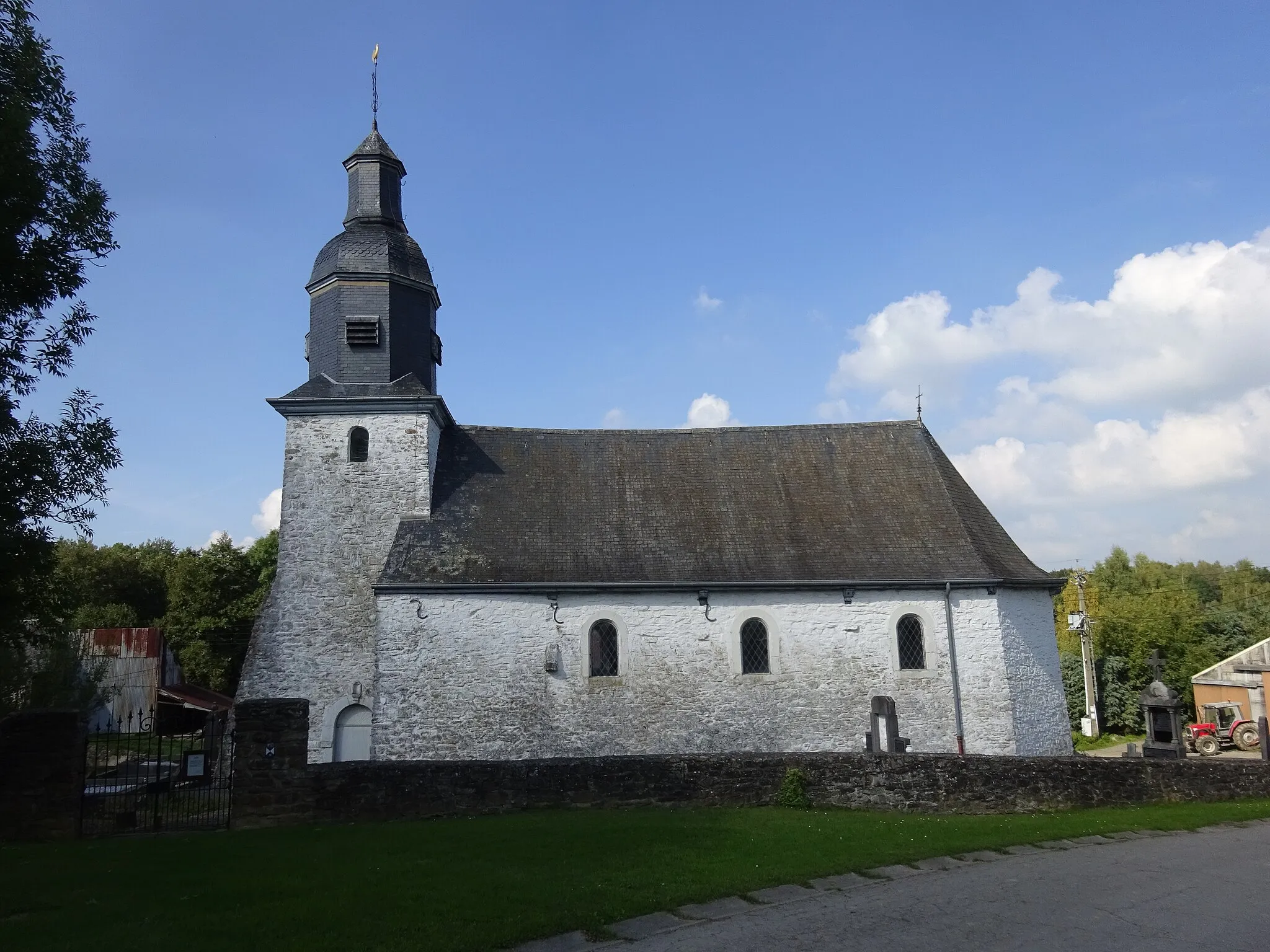 Photo showing: La chapelle dédiée à Saint Armand et aux Saints Anges Gardiens de Harzy (Bastogne)