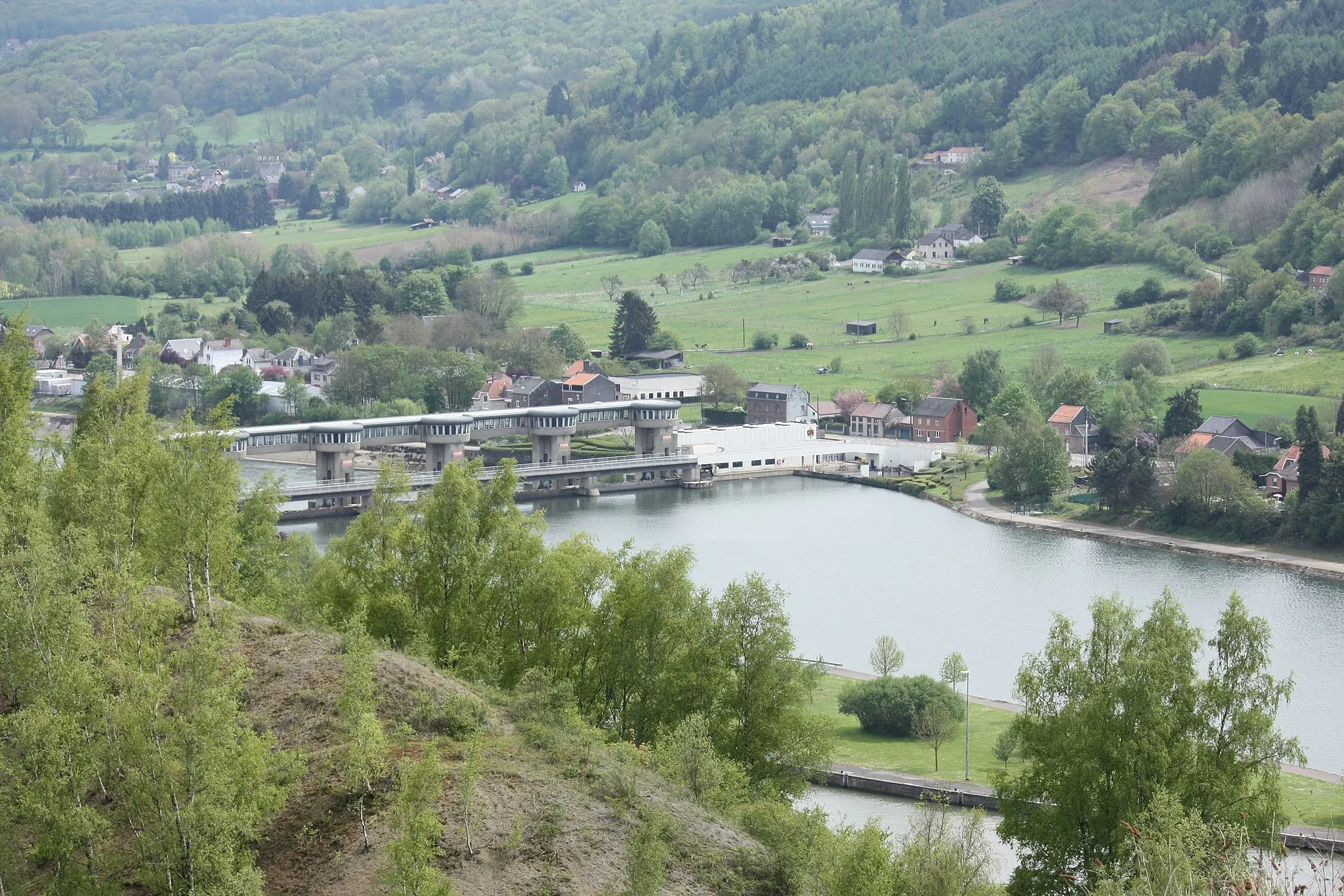 Photo showing: Lock in Andenne (view from the natural reserve of Sclaigneaux)