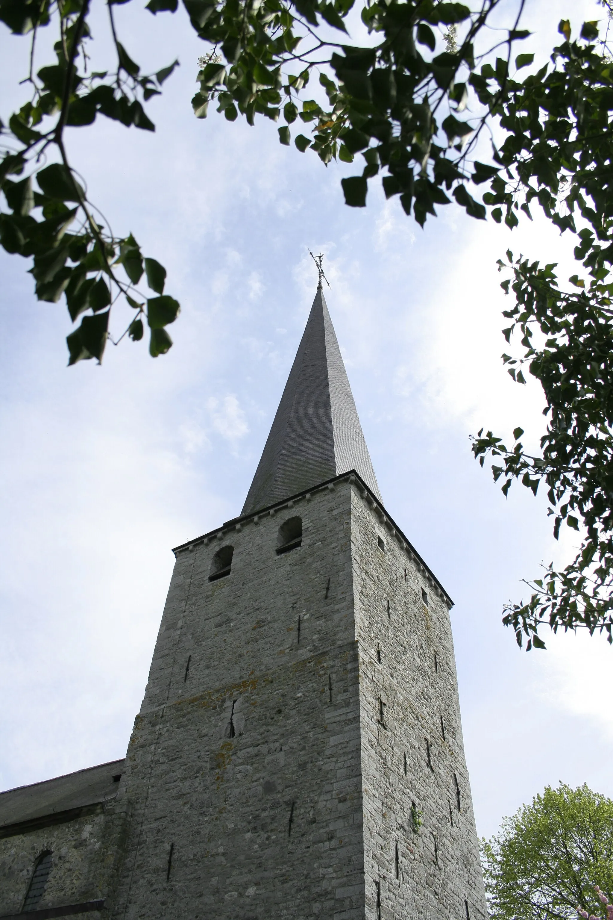 Photo showing: Biesme (Belgium), bell tower of the St.Martin church (XIVth century).