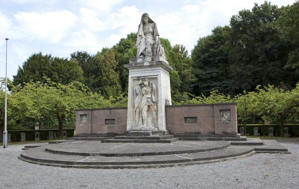 Photo showing: Le monument du cimetière militaire de Champion (Namur)