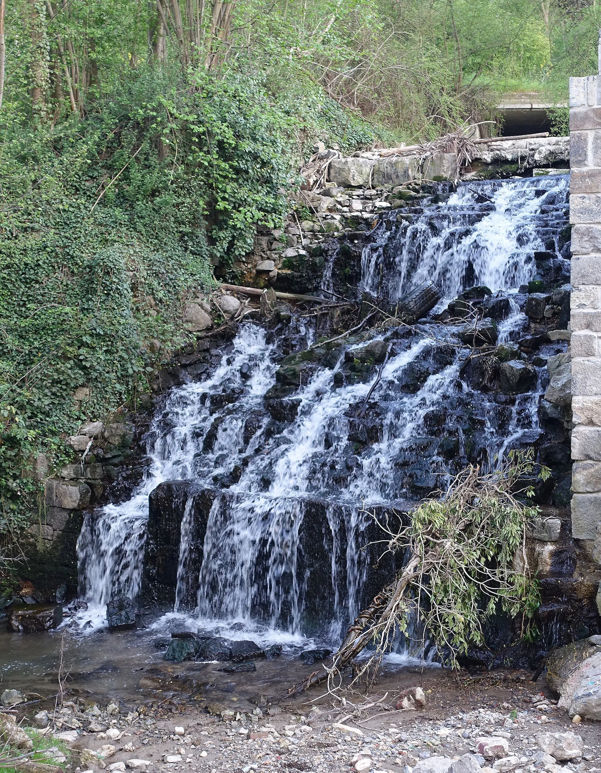 Photo showing: Waterval in Floreffe (België)