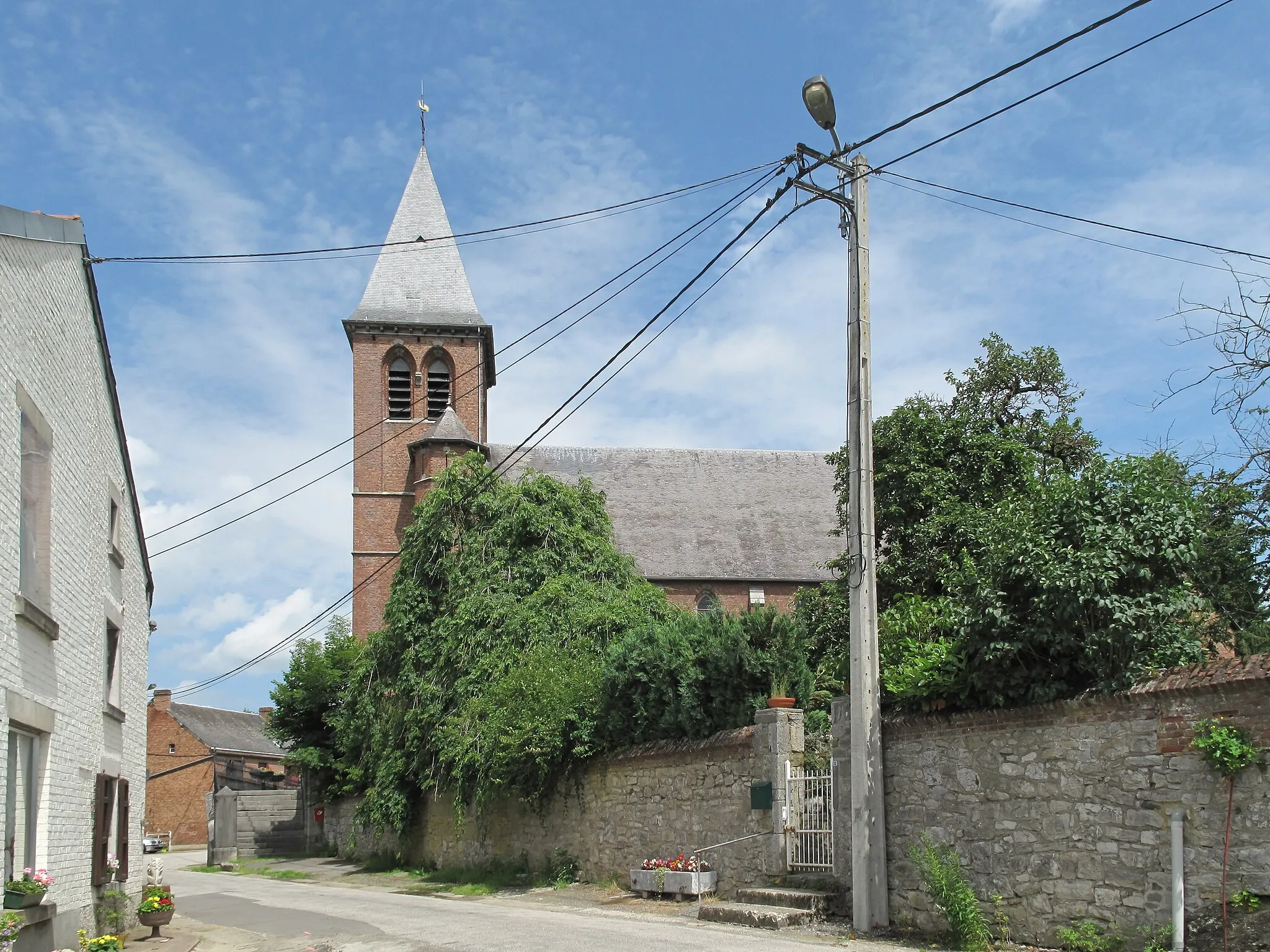 Photo showing: Ciergnon, church