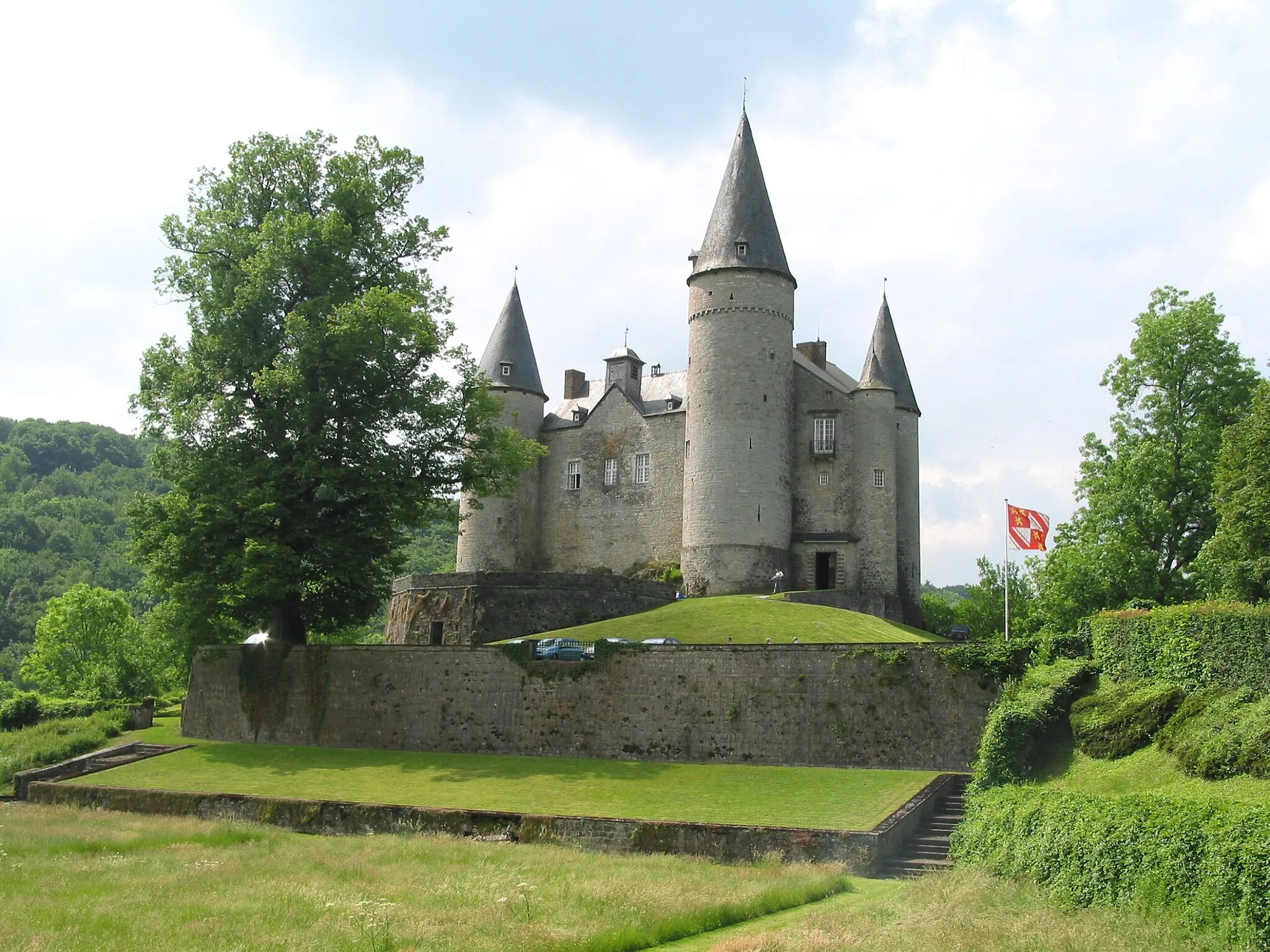 Photo showing: Celles, Houyet (Belgium), the Liedekerke-Beaufort family castle in Vêves(XIII/XVIIIth centuries).
