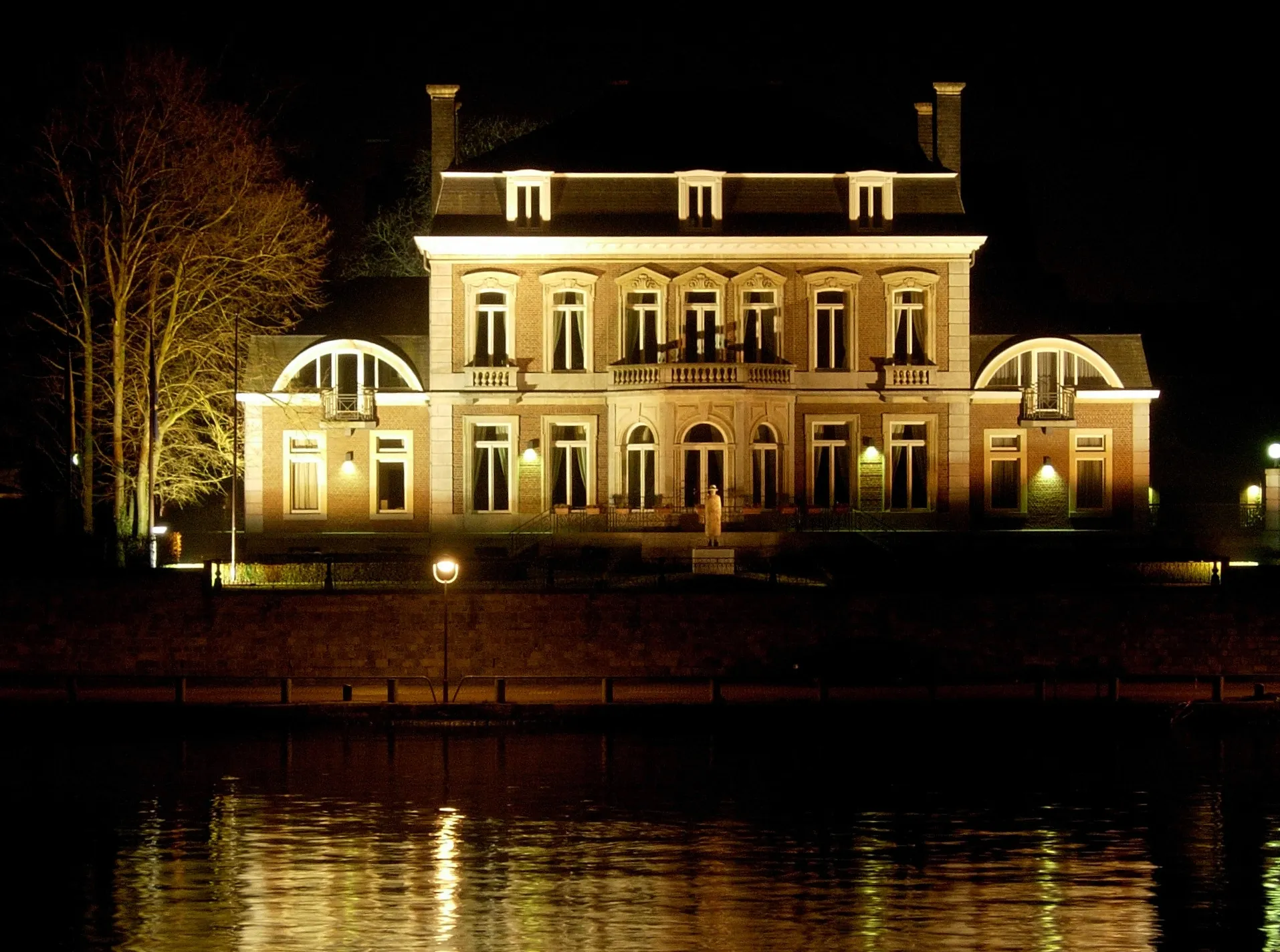 Photo showing: Elysette Namur, Belgium, by night