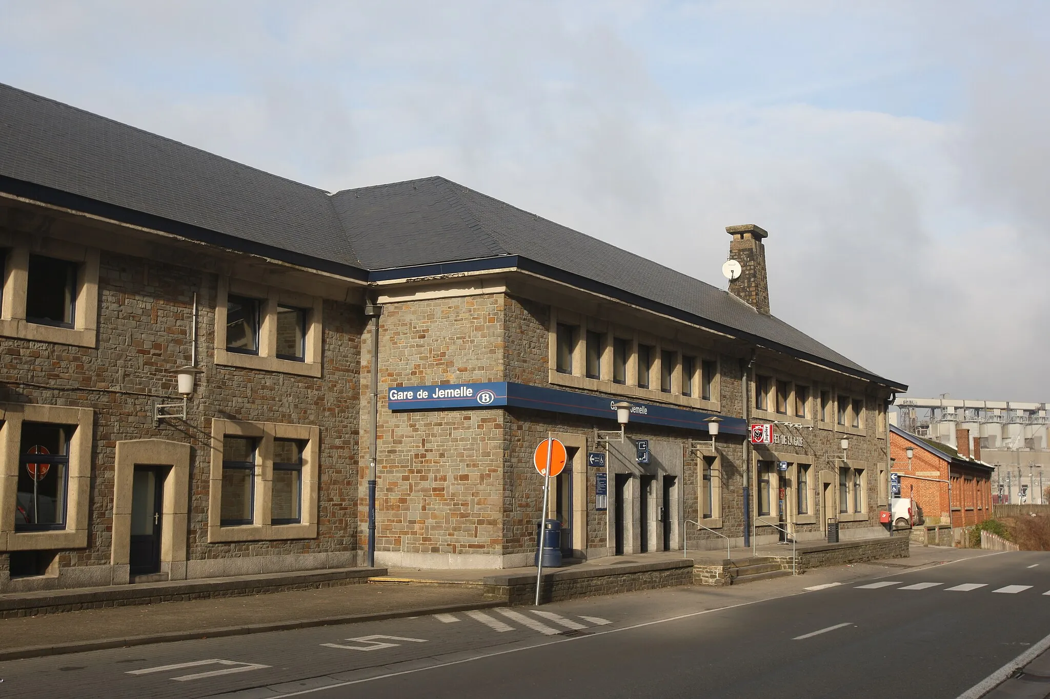 Photo showing: Gare de Jemelle ( ligne 162 SNCB)