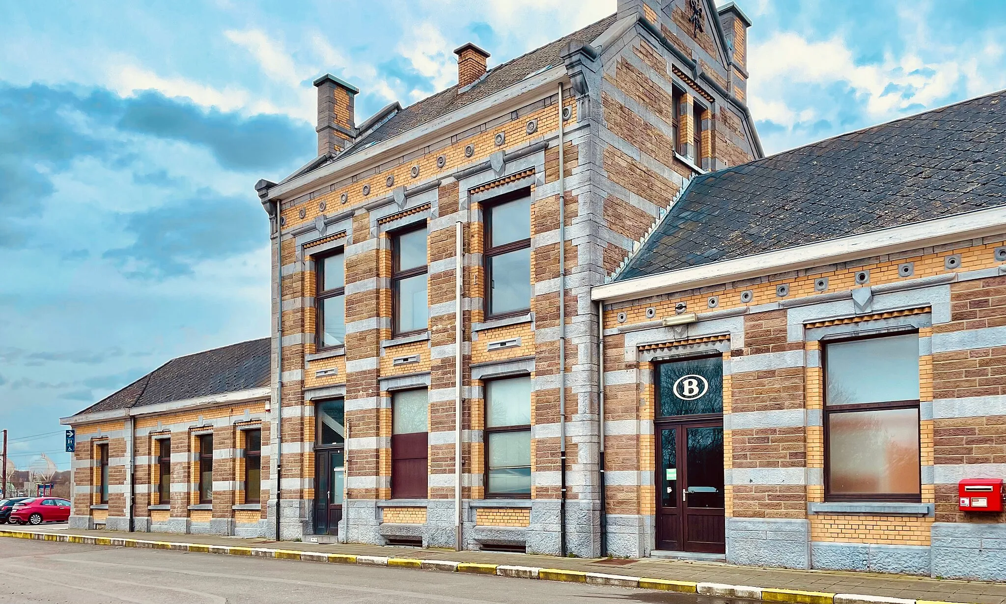 Photo showing: Station Jemeppe-sur-Sambre 3