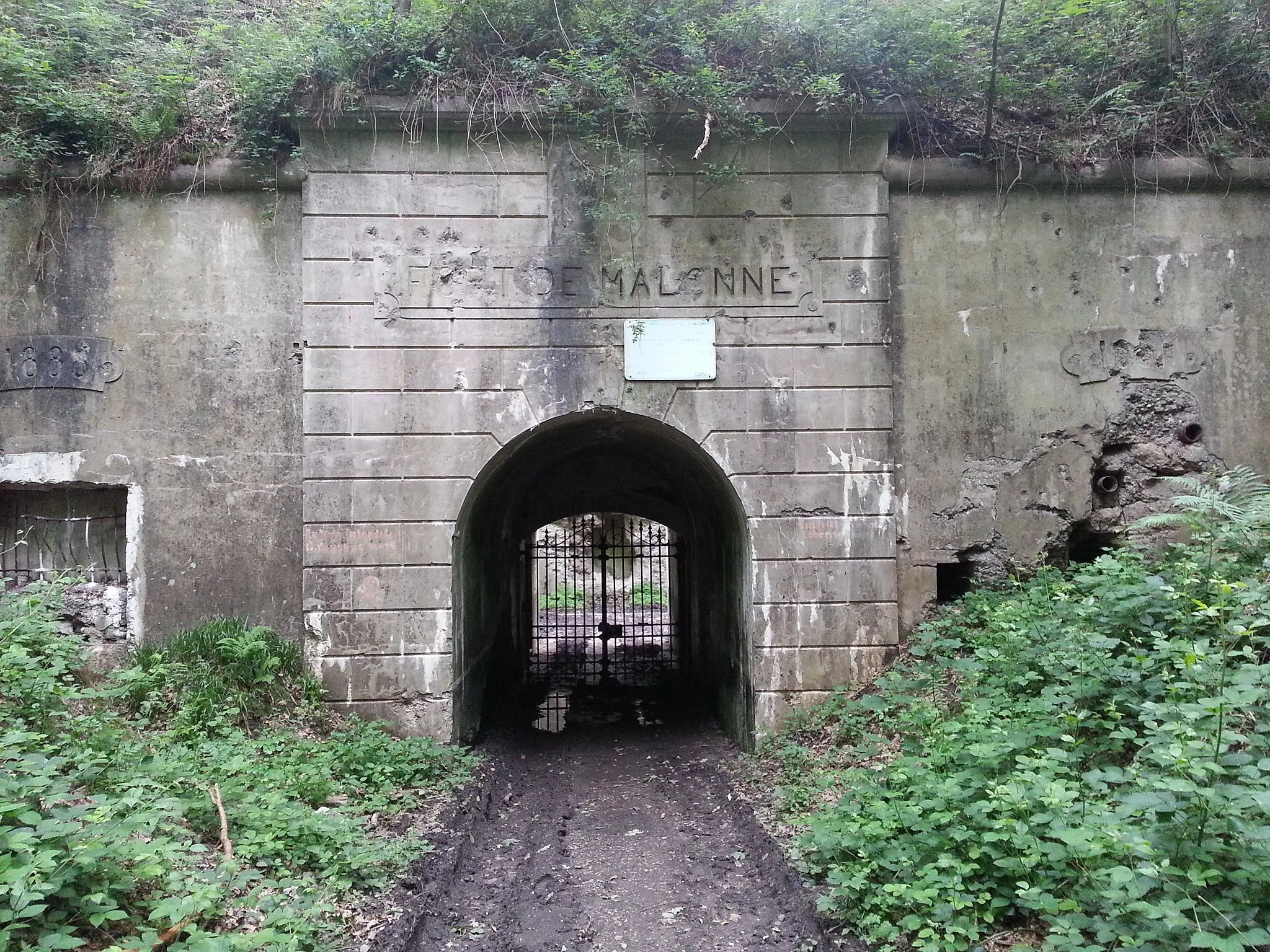Photo showing: L'entrée du fort de Malonne