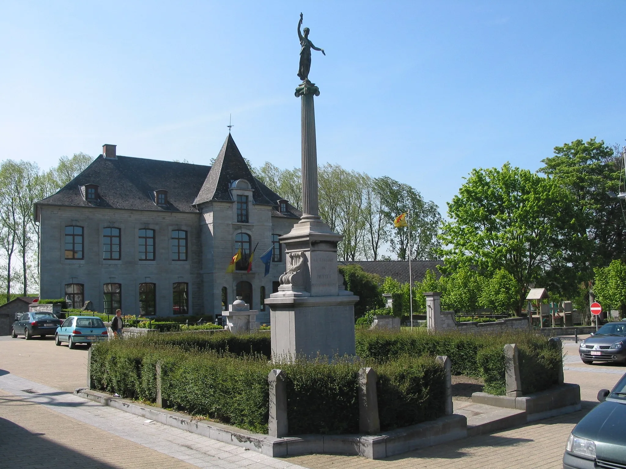 Photo showing: Mettet (Belgium), the town hall.