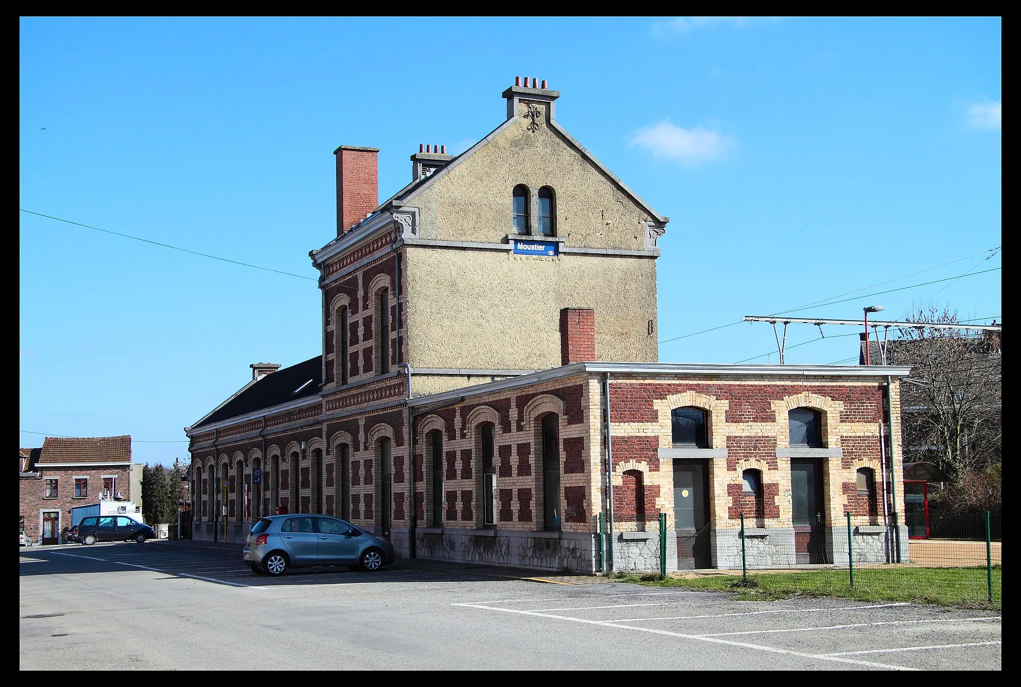 Photo showing: Moustier train station