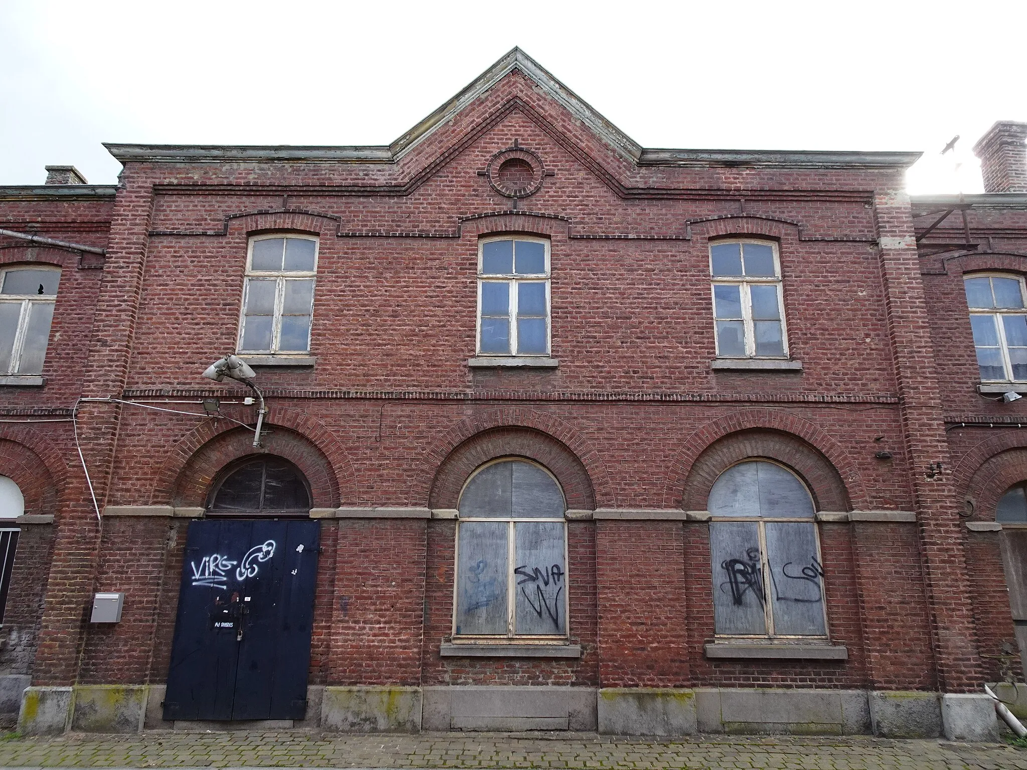 Photo showing: Ancien bâtiment de la gare de Rhisnes ; côté rue.