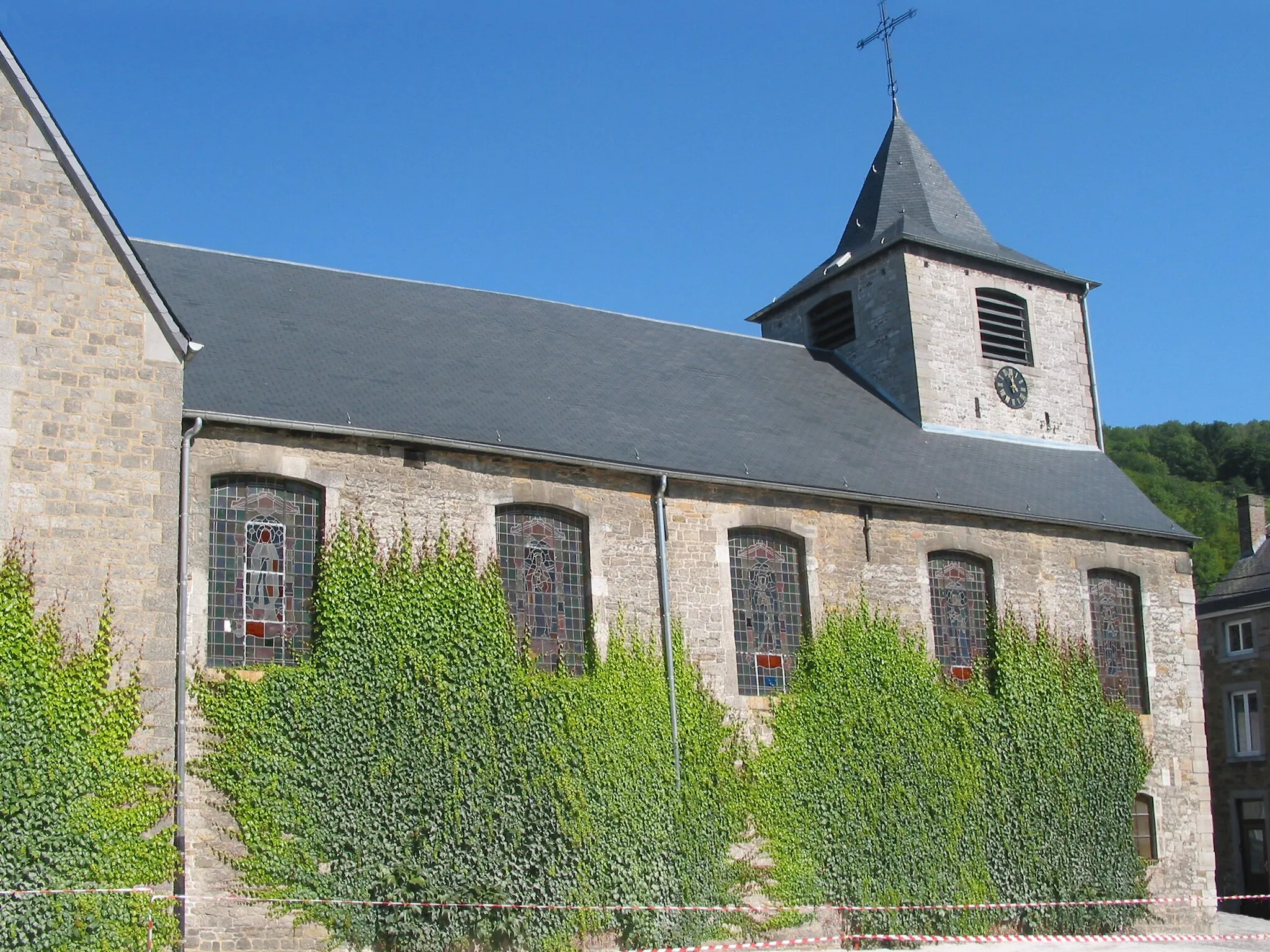 Photo showing: Yvoir (Belgium), the St. Eloi church (1763).