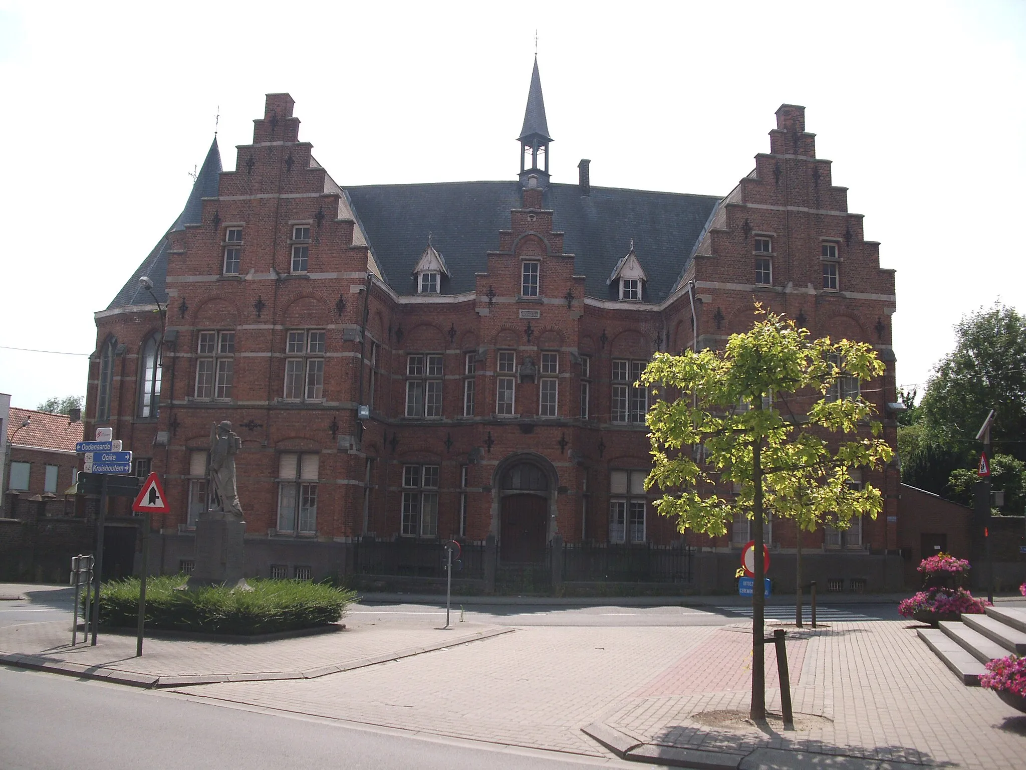 Photo showing: Voormalig klooster en schoolgebouwencomplex Bevere (1921) - Bevere - Oudenaarde - Oost-Vlaanderen - Vlaanderen - België