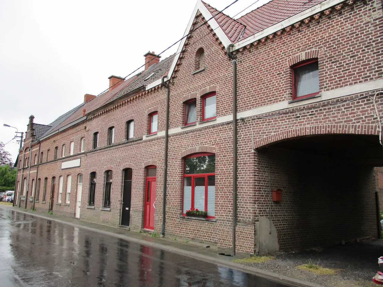 Photo showing: Rij arbeiderswoningen in eenheidsbebouwing - Koningin Astridlaan - Bottelare - Merelbeke - Oost-Vlaanderen - België.