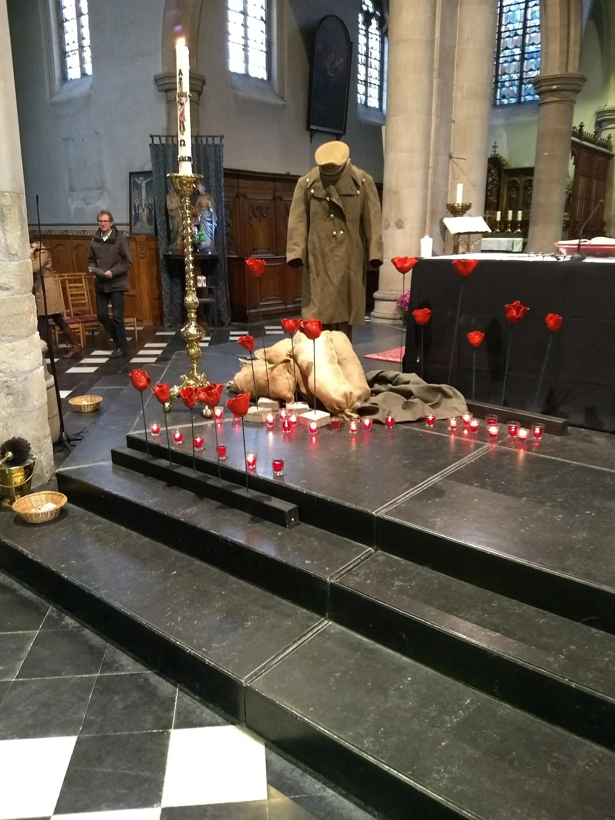 Photo showing: soldier uniform and poppies