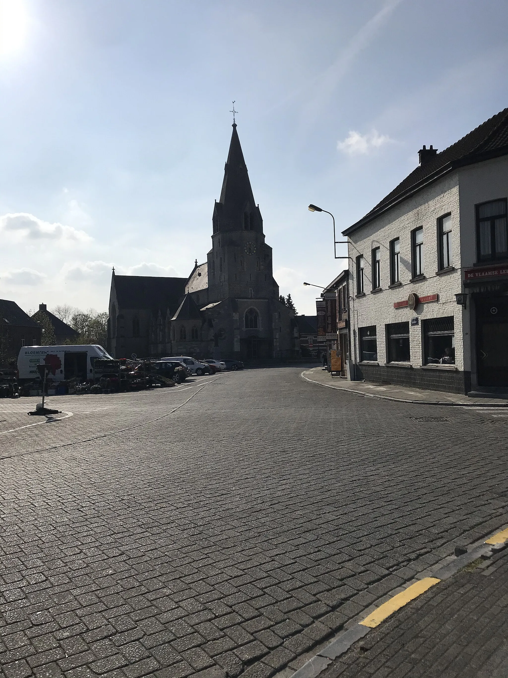 Photo showing: Denderleeuw center, church