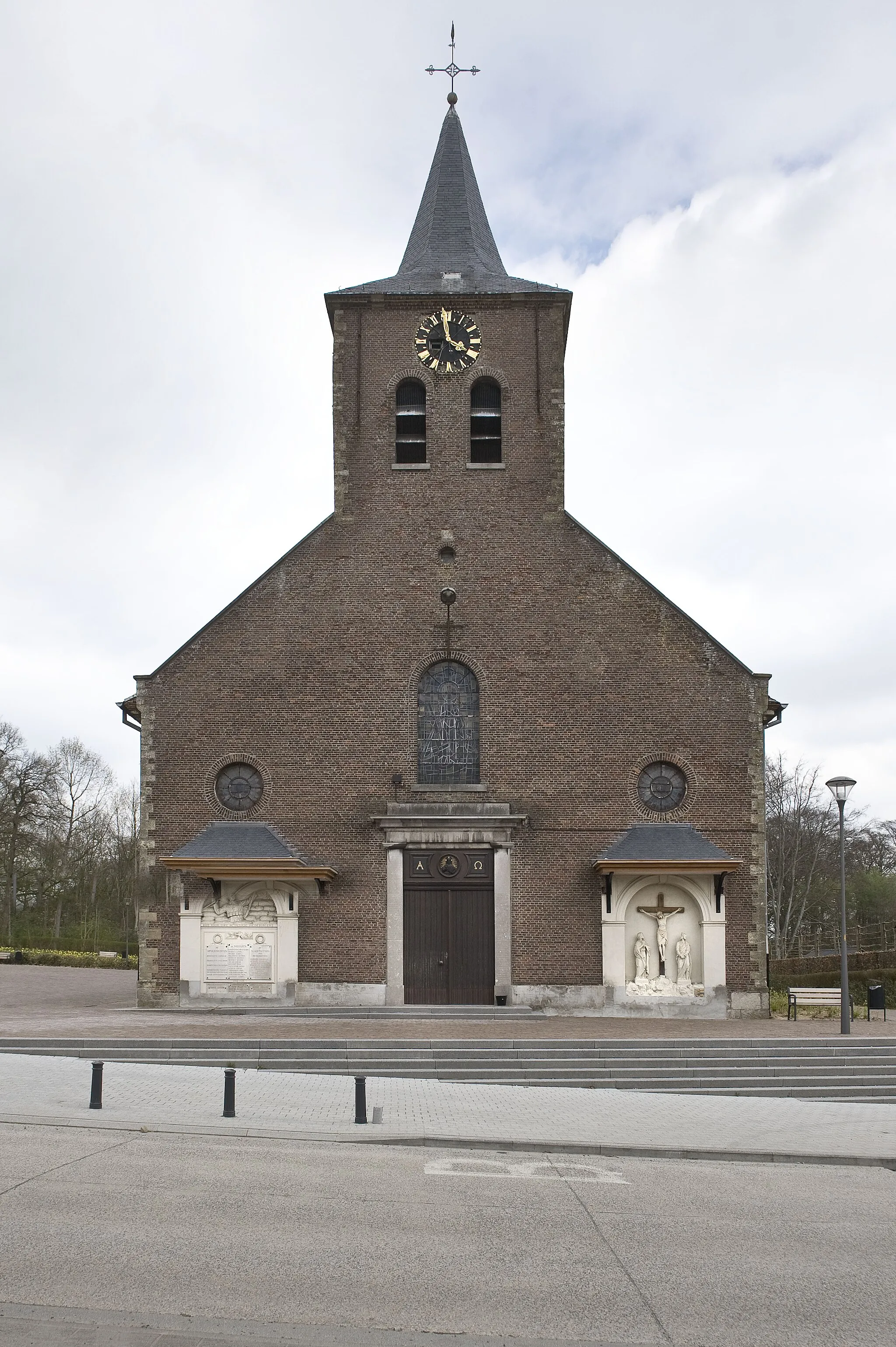 Photo showing: Dikkelvenne, de Sint-Petrus dorpskerk.
