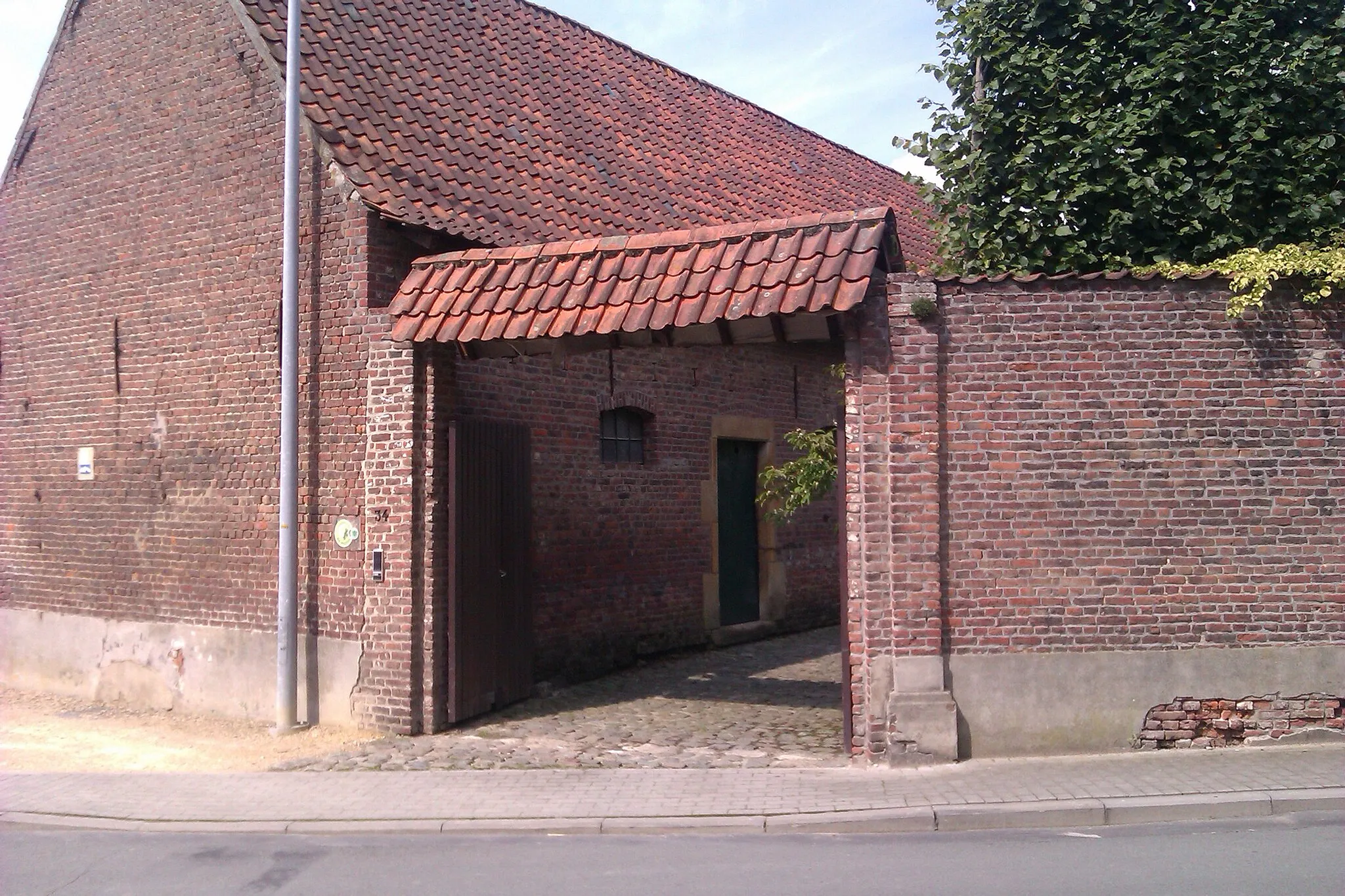 Photo showing: Een vooraanzicht van de hoeve in iddergem