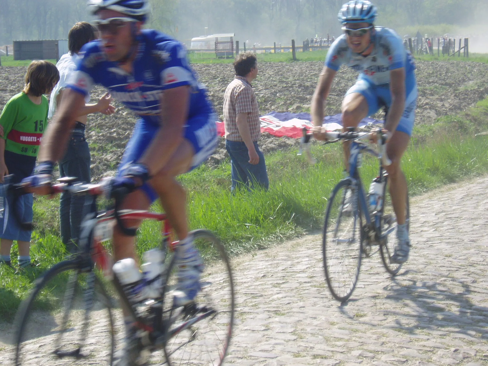 Photo showing: Kevin Van Impe & David Kopp during Paris-Roubaix 2007