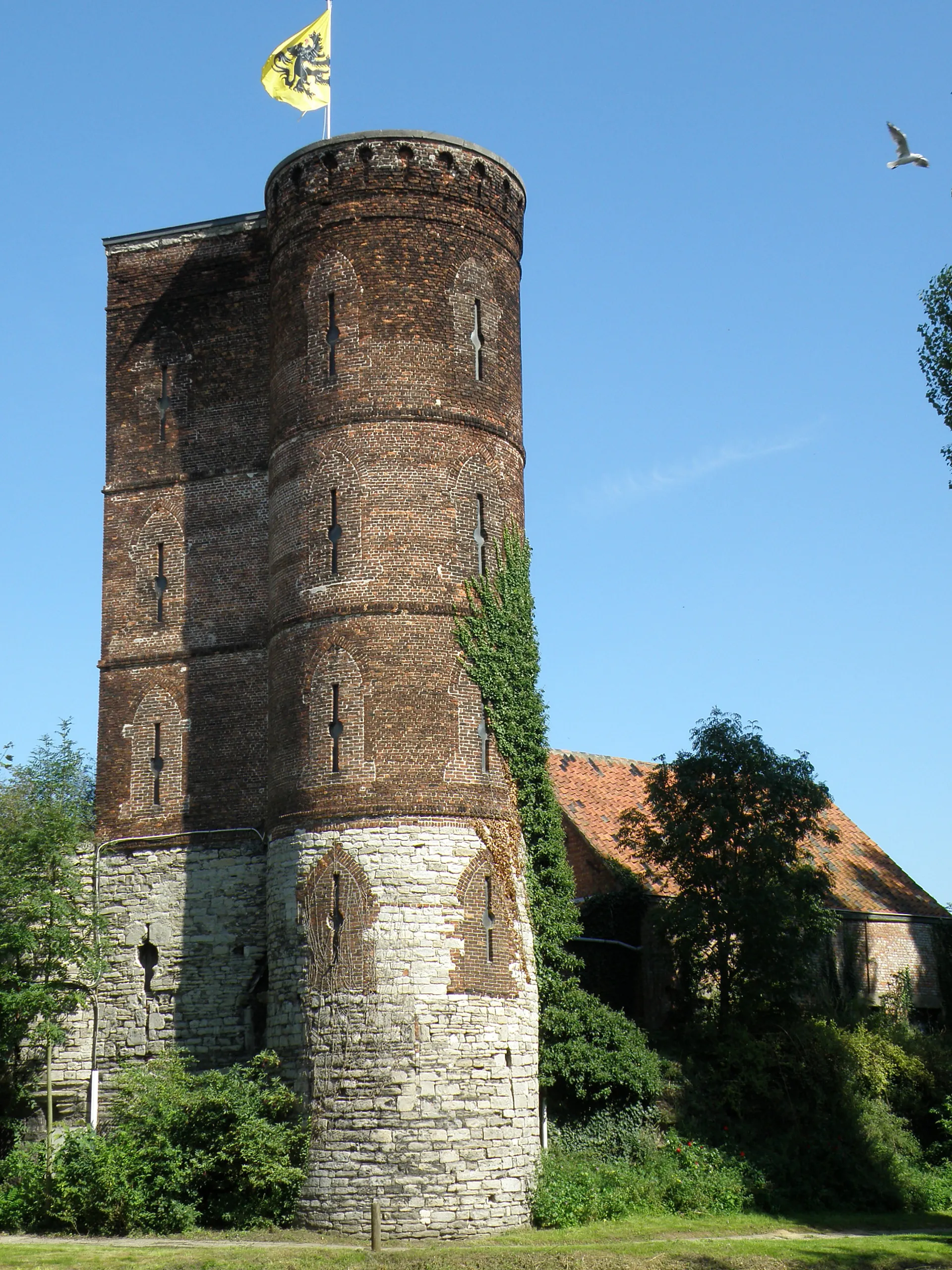 Photo showing: Rupelmonde (gem. Kruibeke, prov. Oost-Vlaanderen, België). Graventoren.