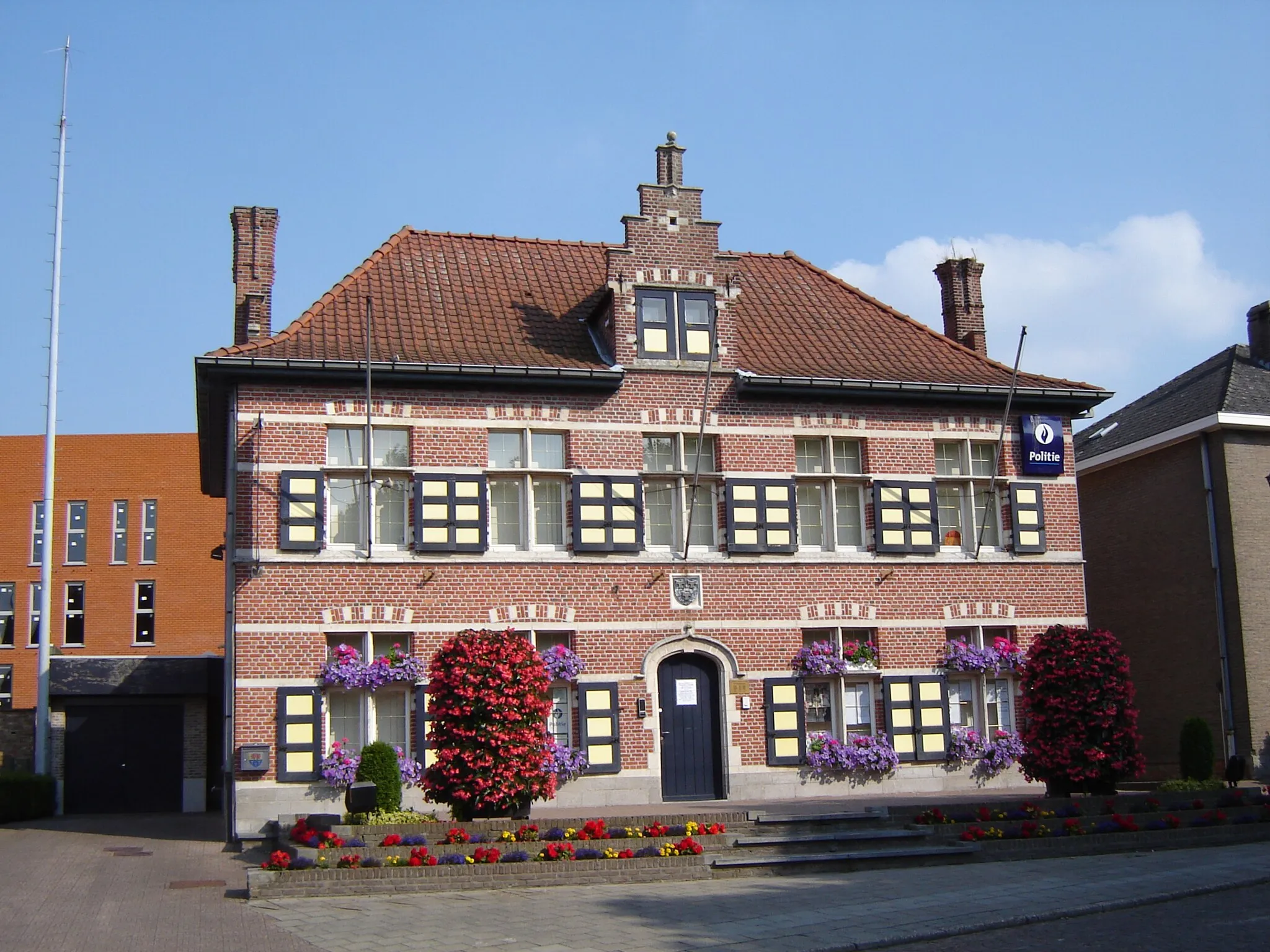 Photo showing: Former town hall of Schellebelle. Schellebelle, Wichelen, East Flanders, Belgium