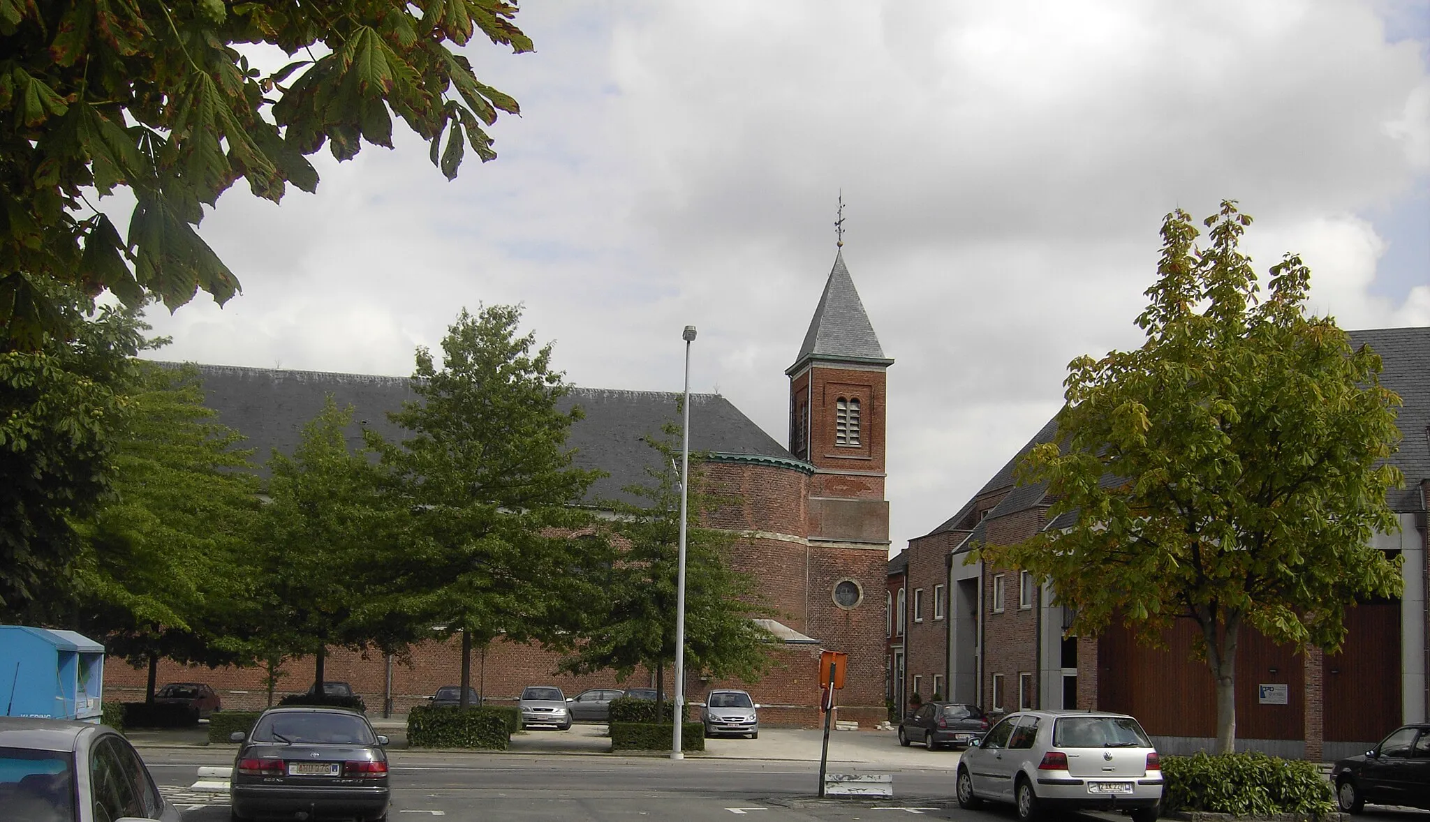 Photo showing: Church of Our Lady of Sorrows and Saint Joseph in Schoonaarde. Schoonaarde, Dendermonde, East Flanders, Belgium