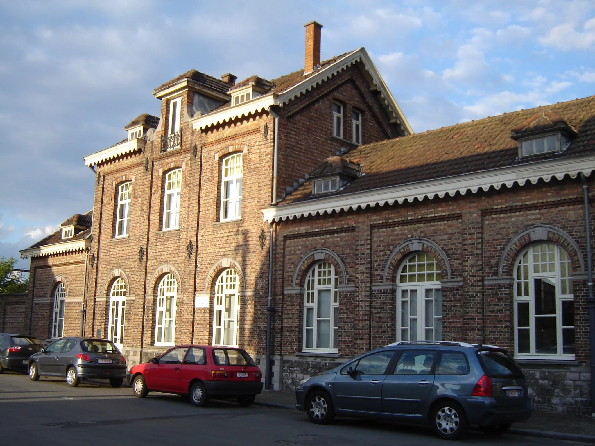 Photo showing: Former railway station Sint-Denijs-Westrem. Sint-Denijs-Westrem, Gent, East Flanders, Belgium